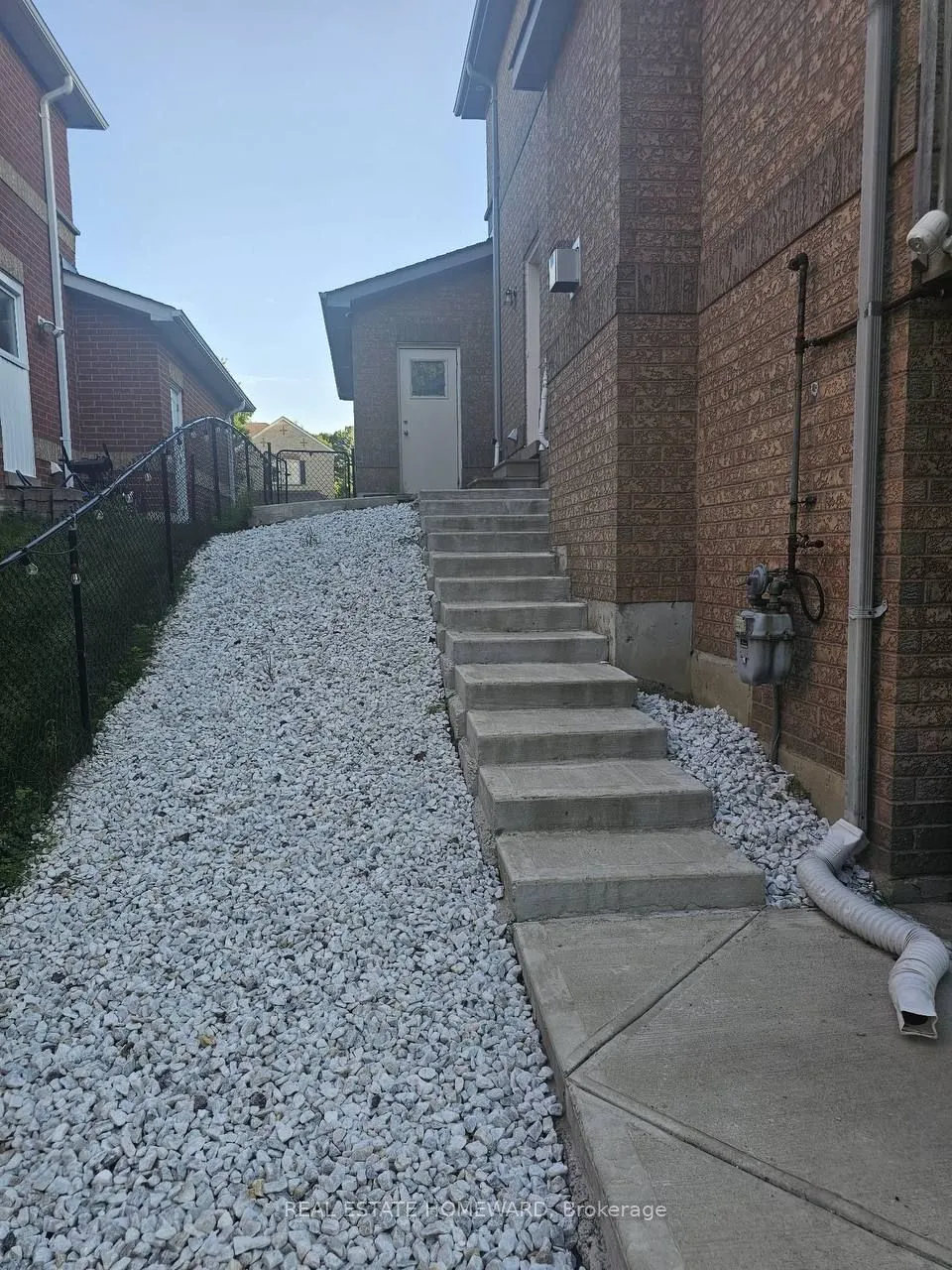 10 Charing Crescent, #W/O