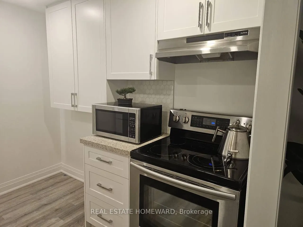 10 Charing Crescent, #W/O