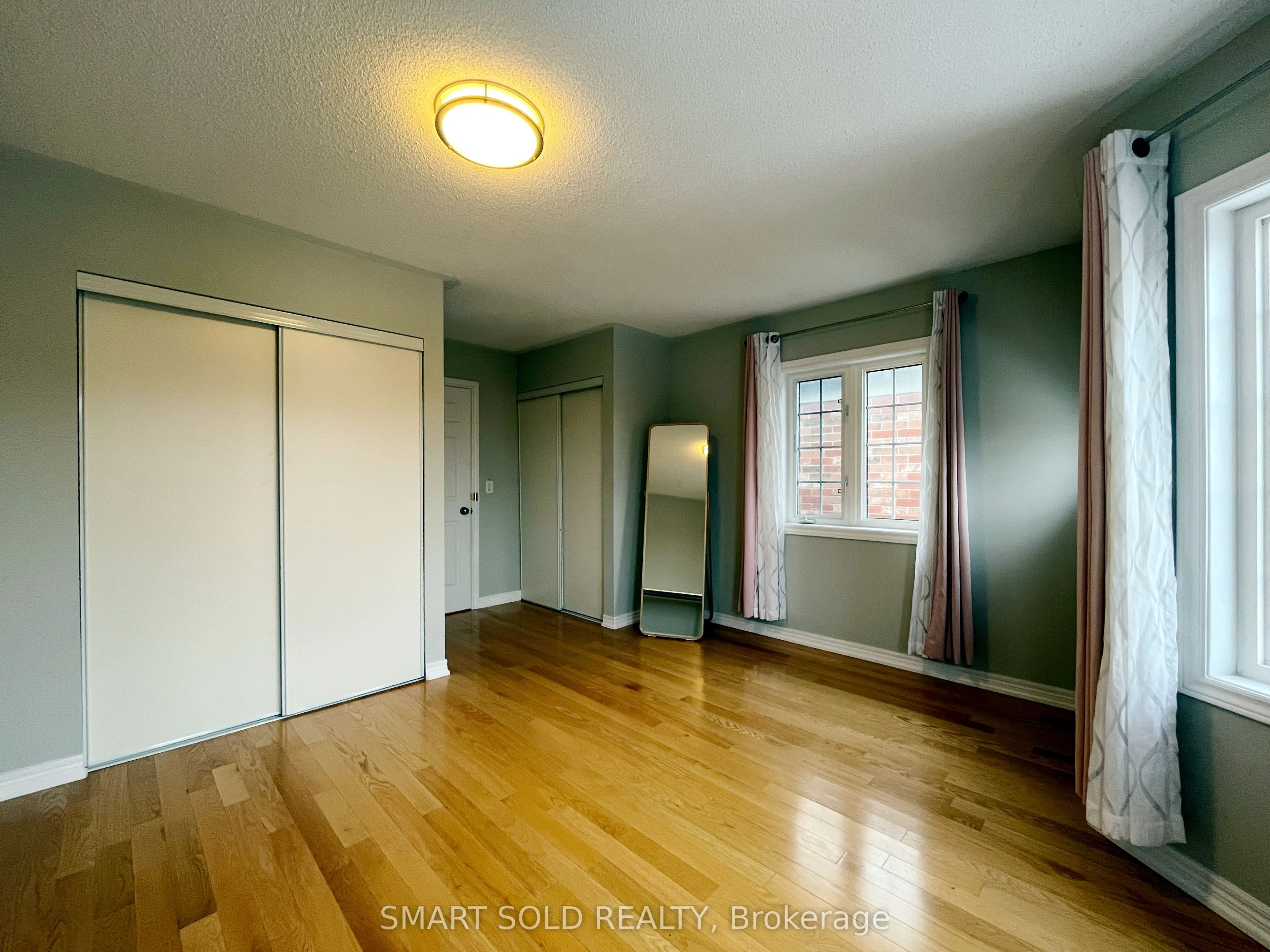 16 Crispin Court