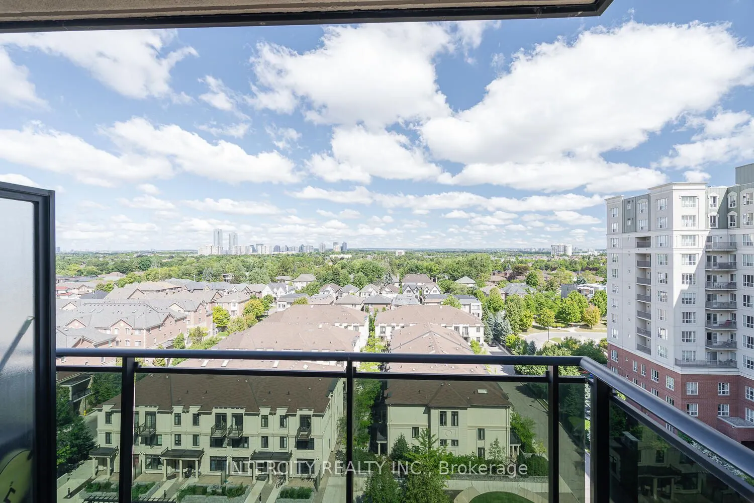 520 Steeles Avenue W, #1102
