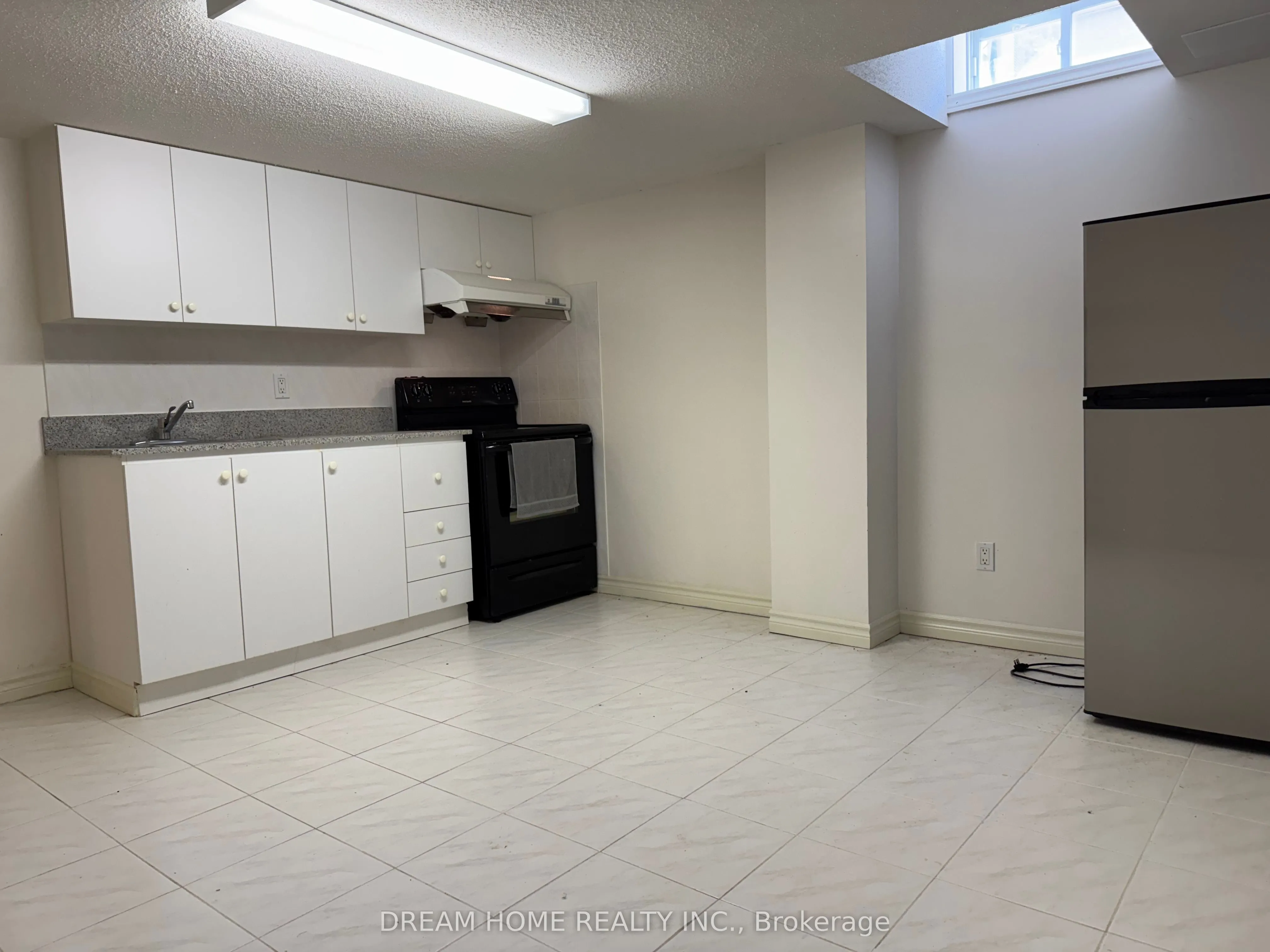 2 Cortina Court, #Side Unit