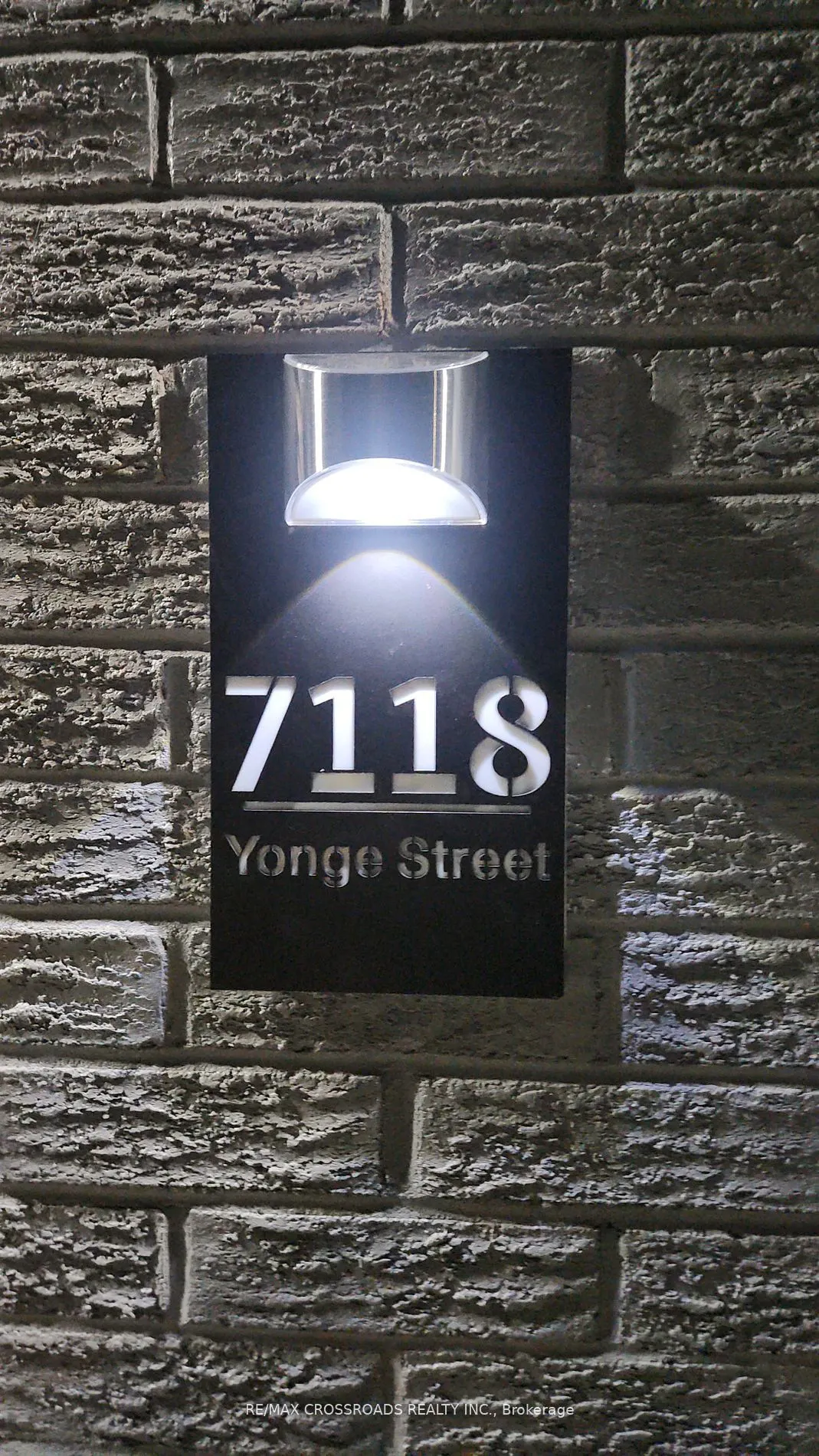 7118 yonge Street