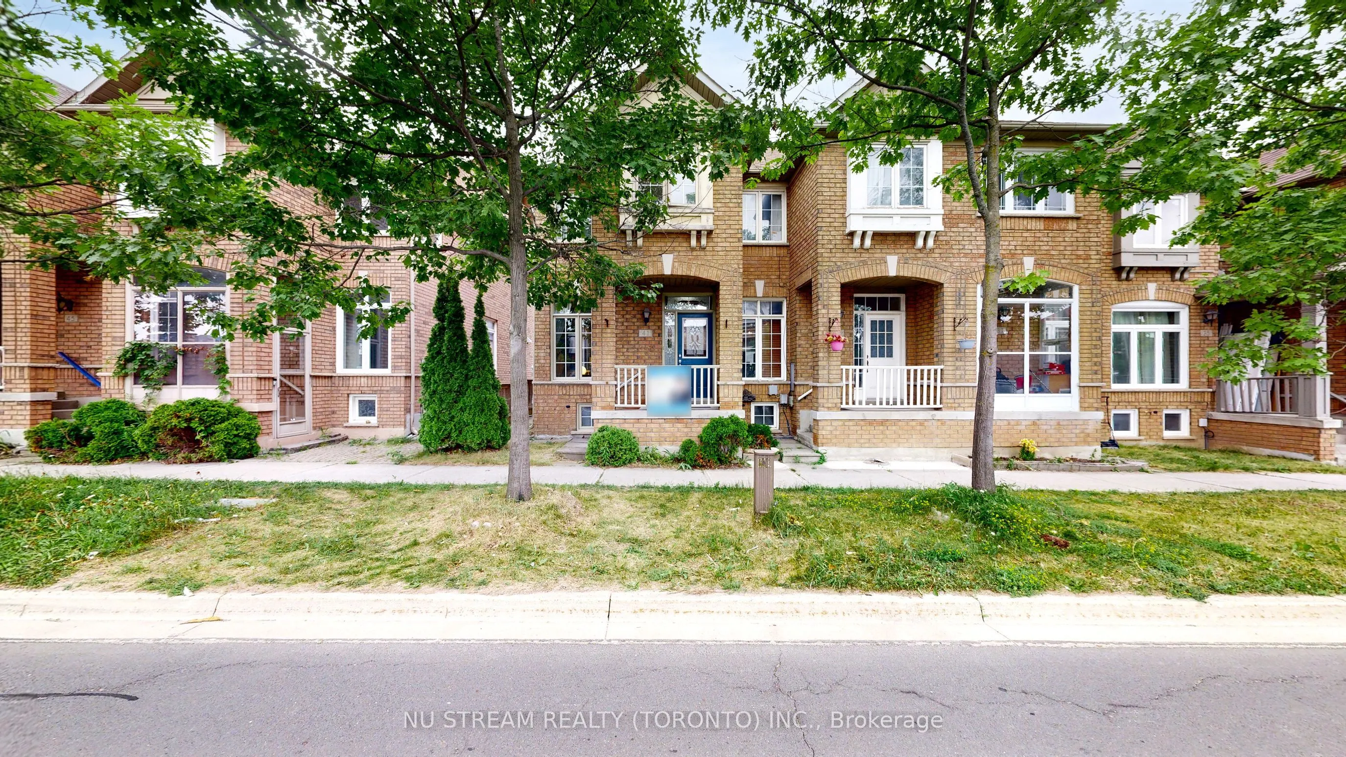 41 Bur Oak Avenue