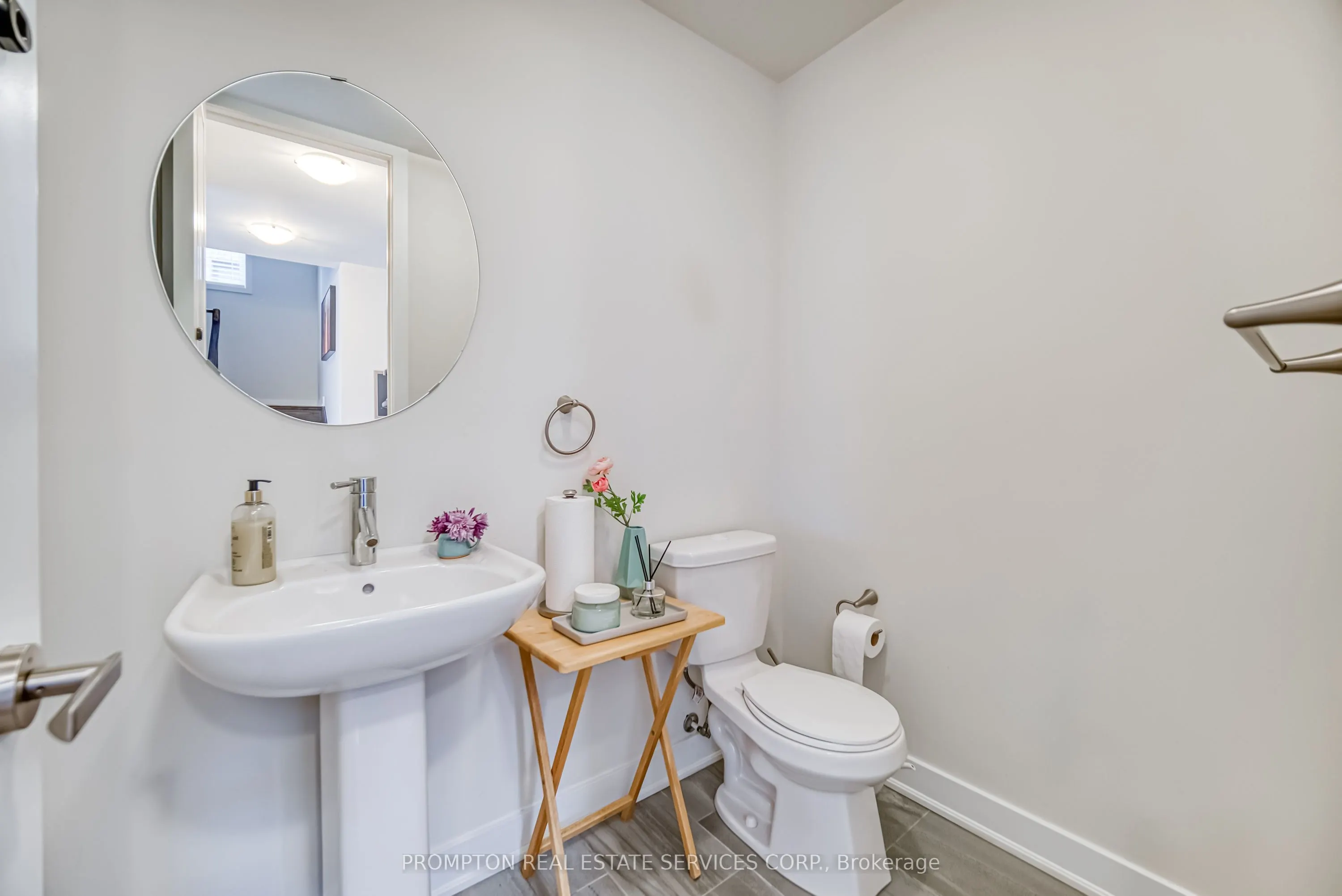 48 Helliwell Crescent