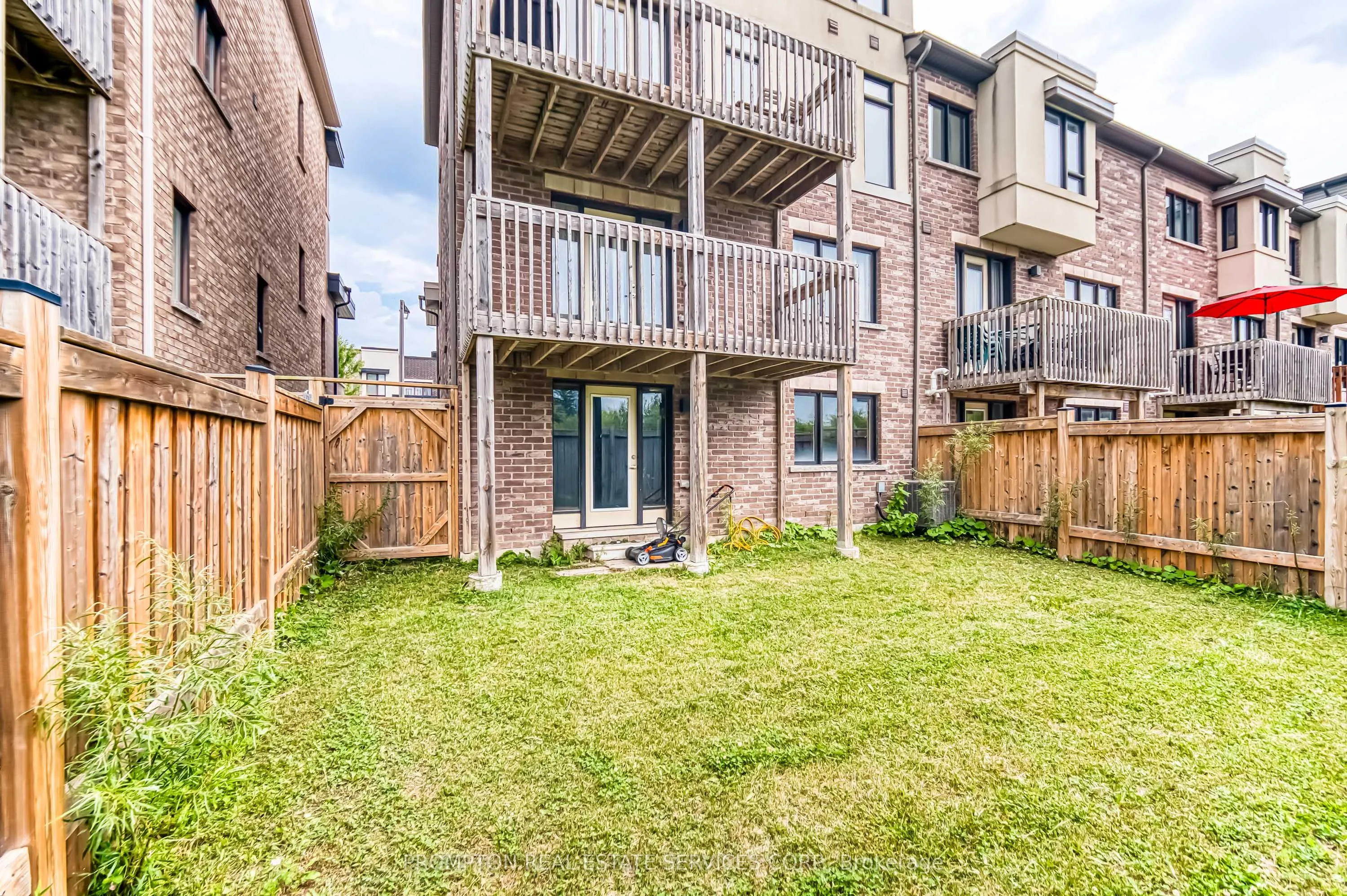 48 Helliwell Crescent