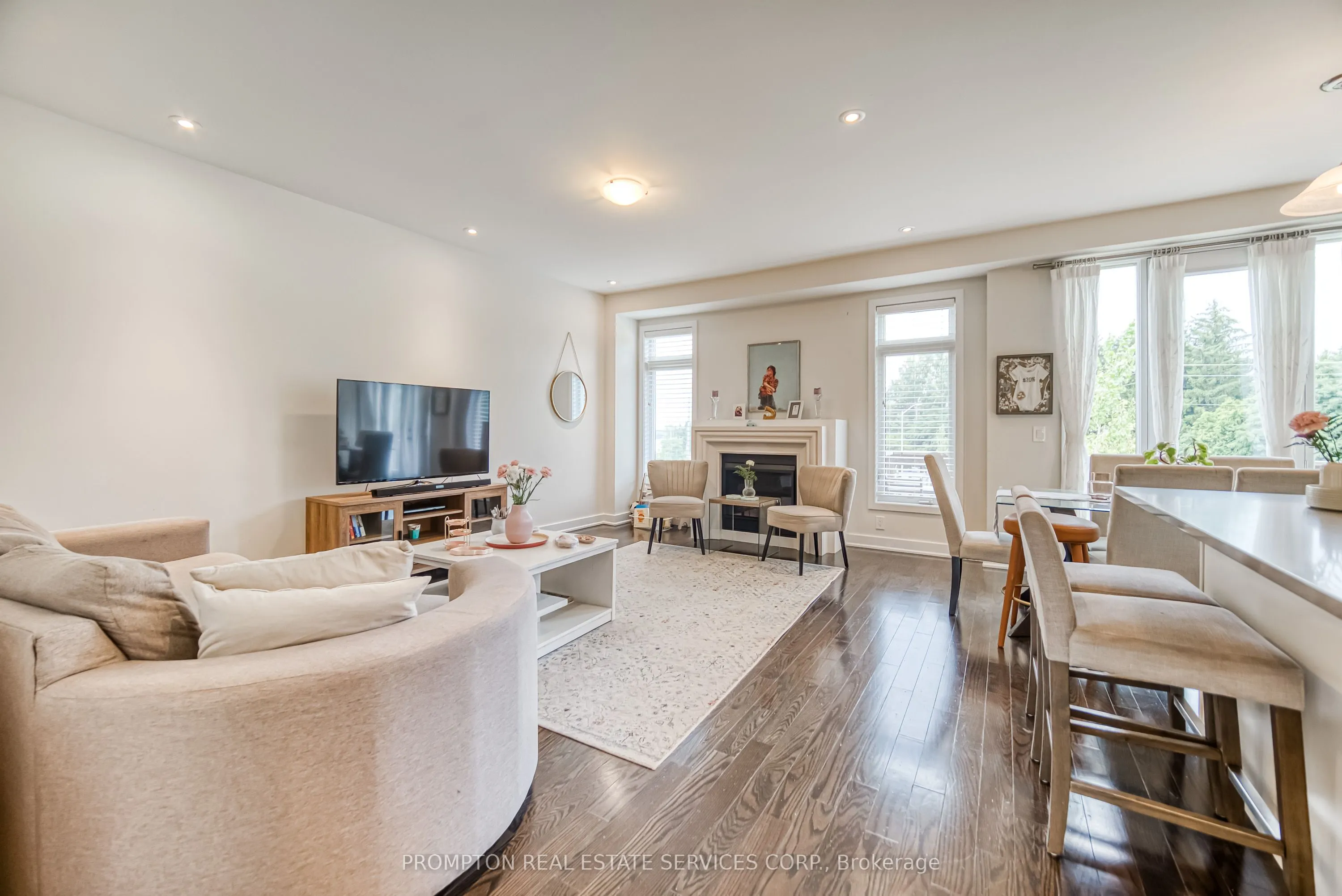 48 Helliwell Crescent