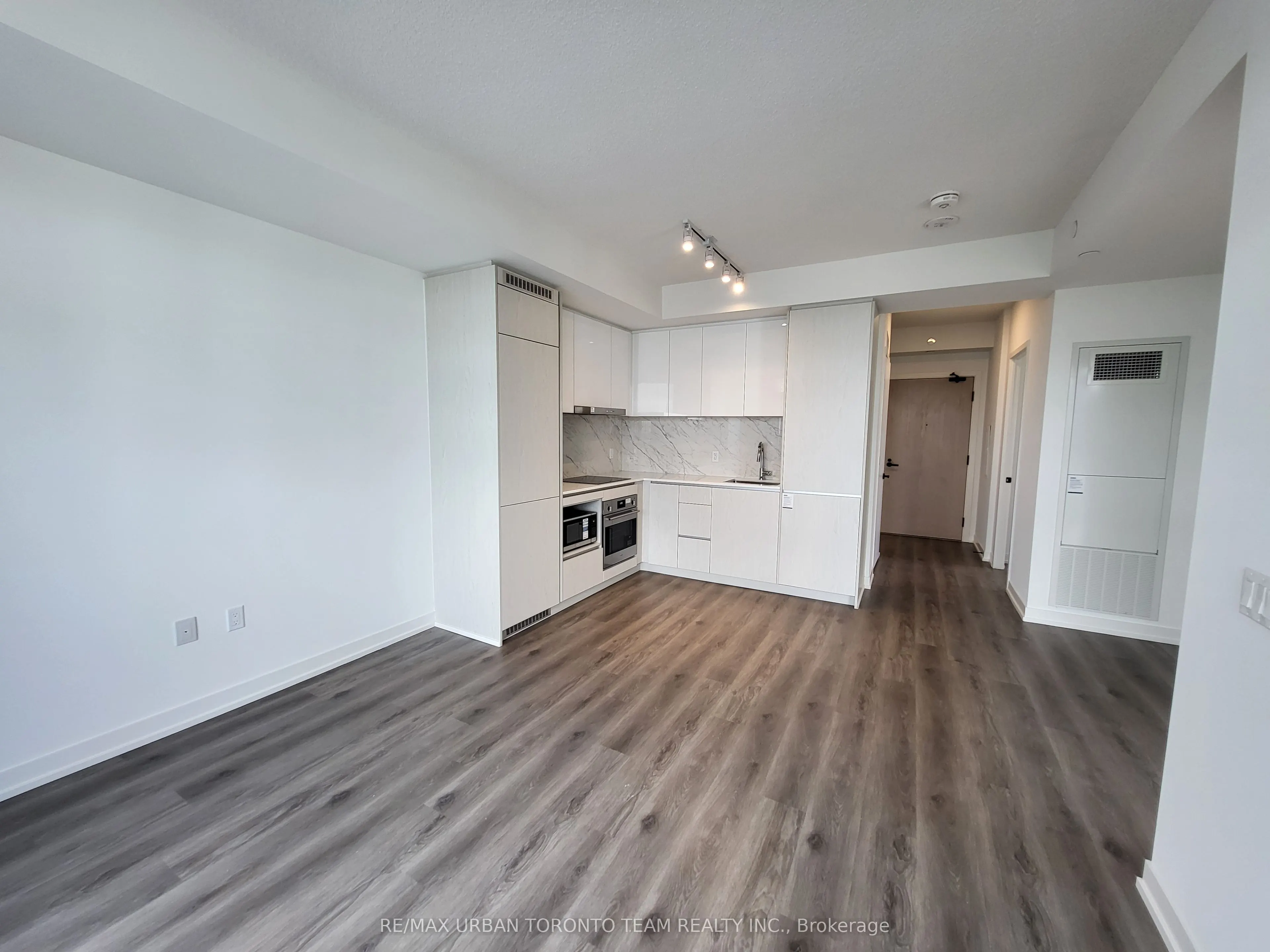 28 Interchange Way, #3905