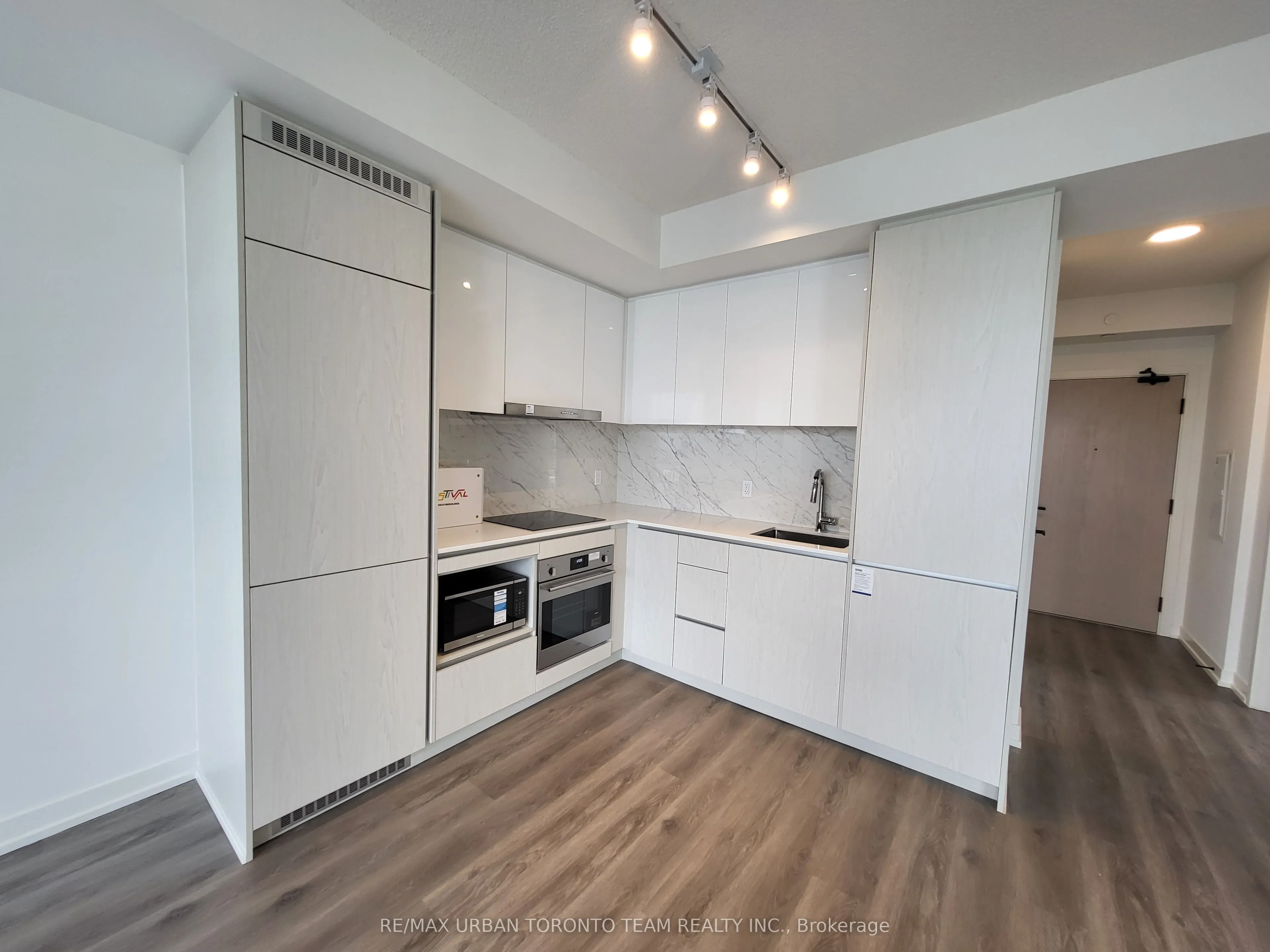 28 Interchange Way, #3905