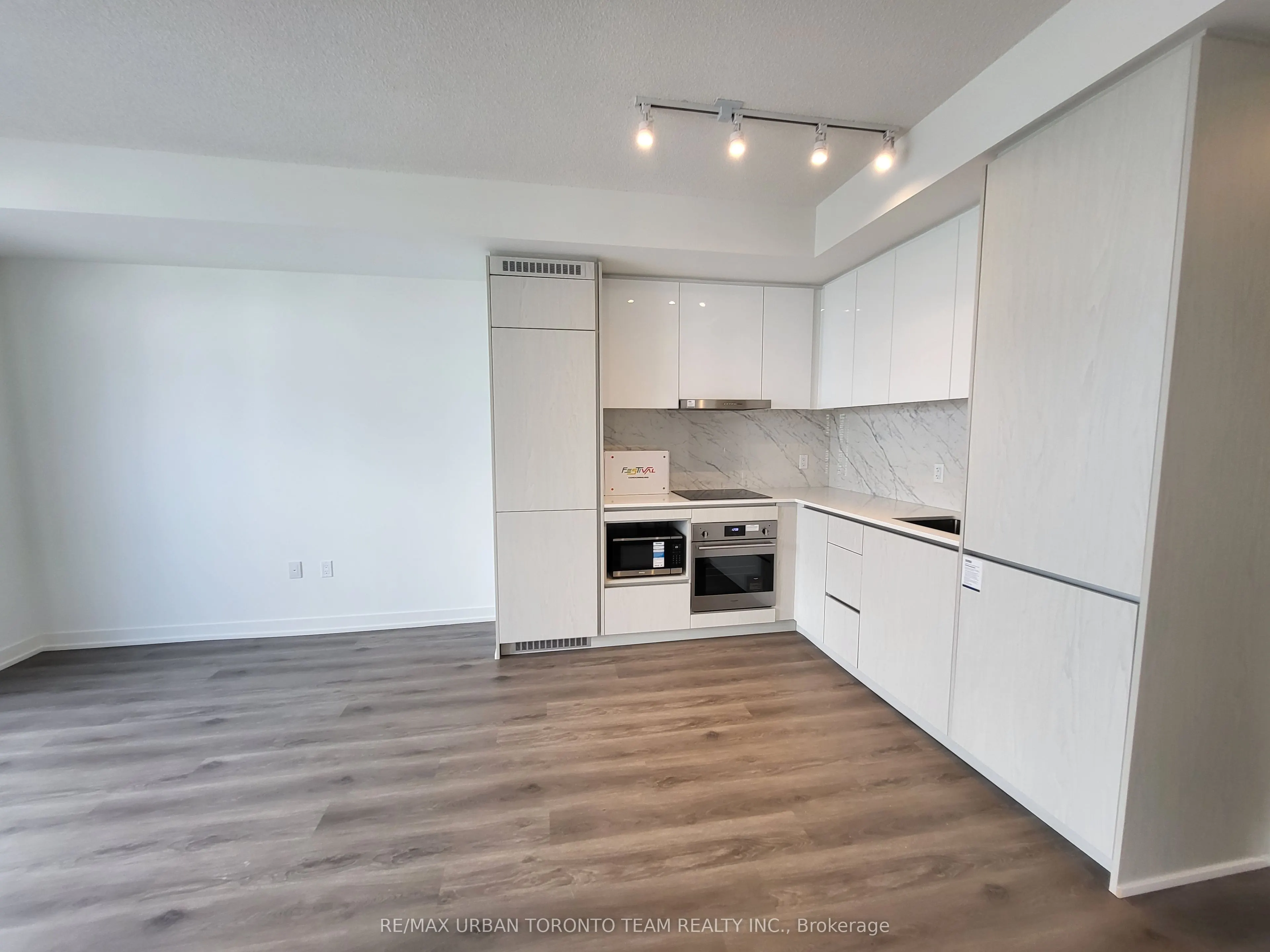 28 Interchange Way, #3905