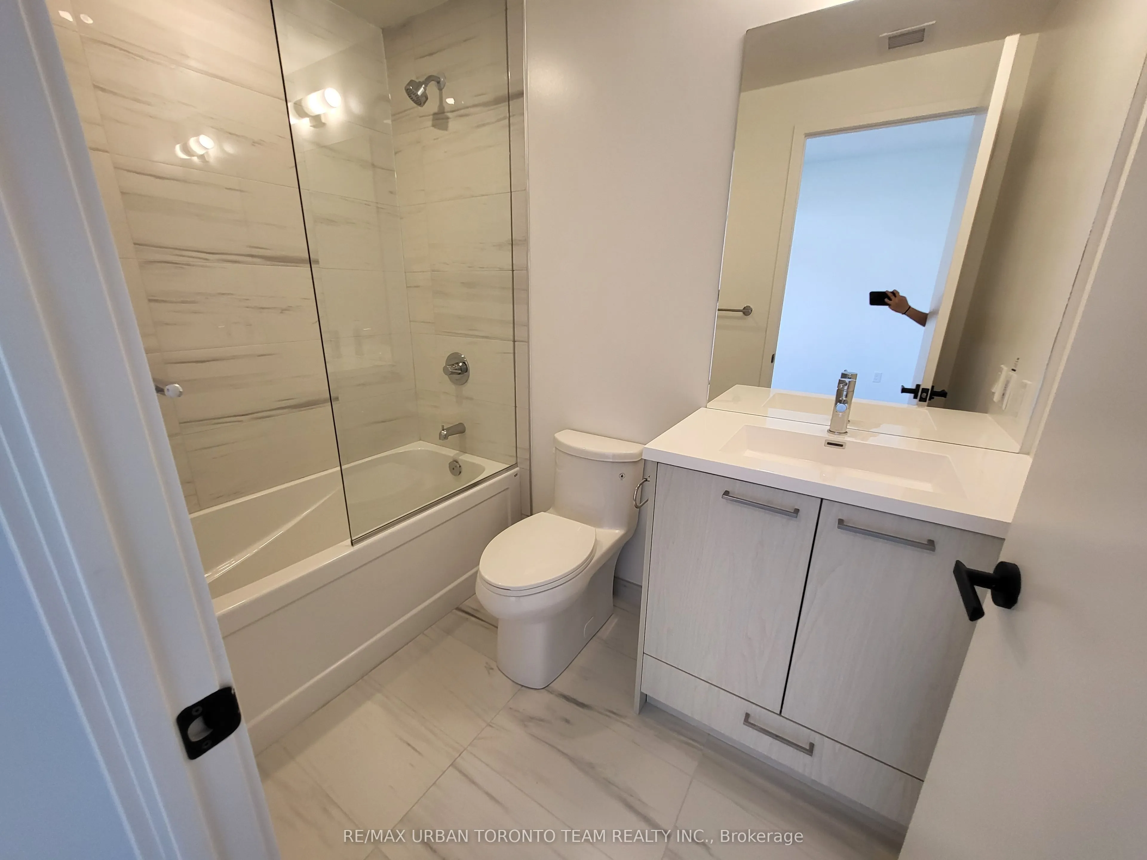 28 Interchange Way, #3905