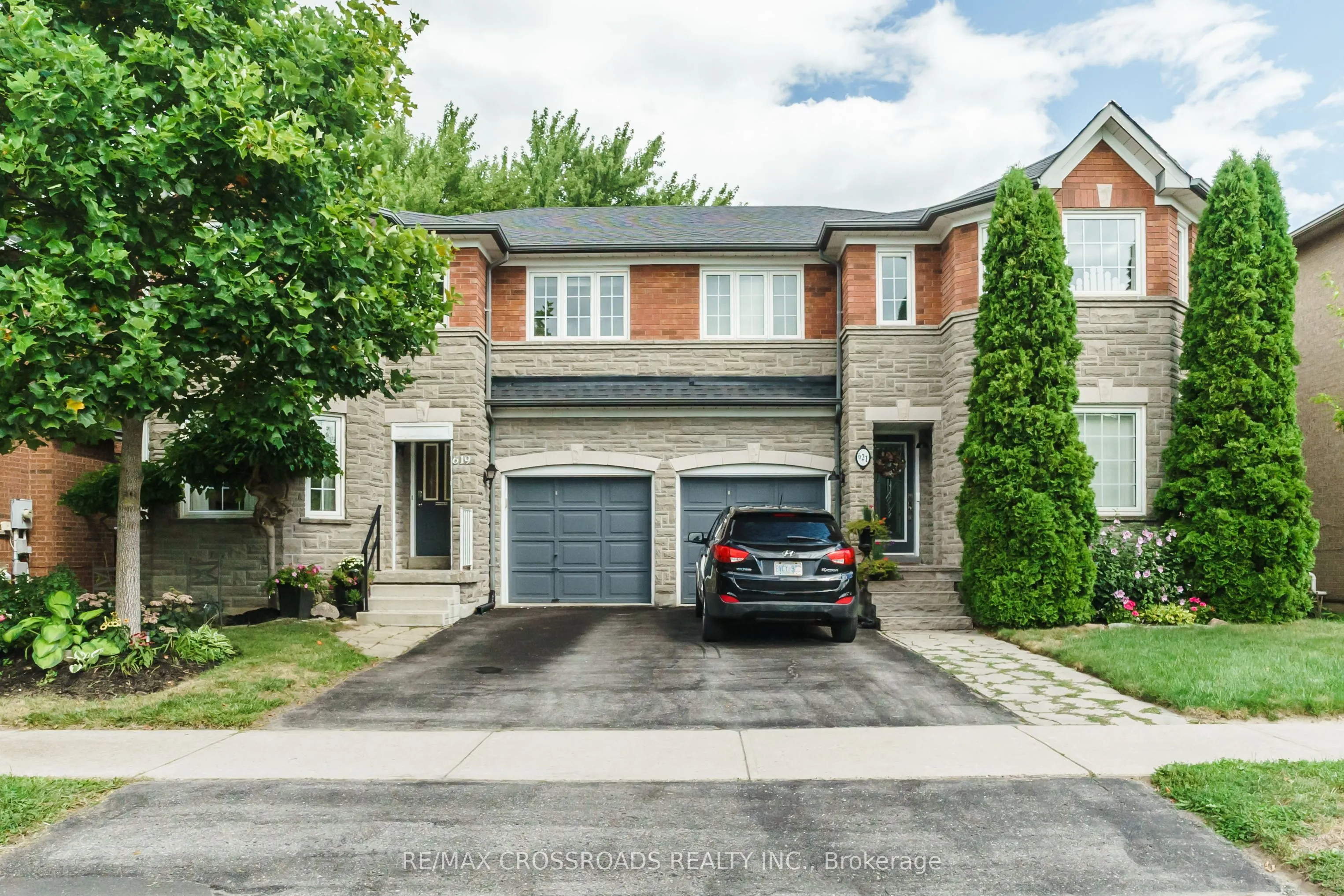 619 Walpole Crescent