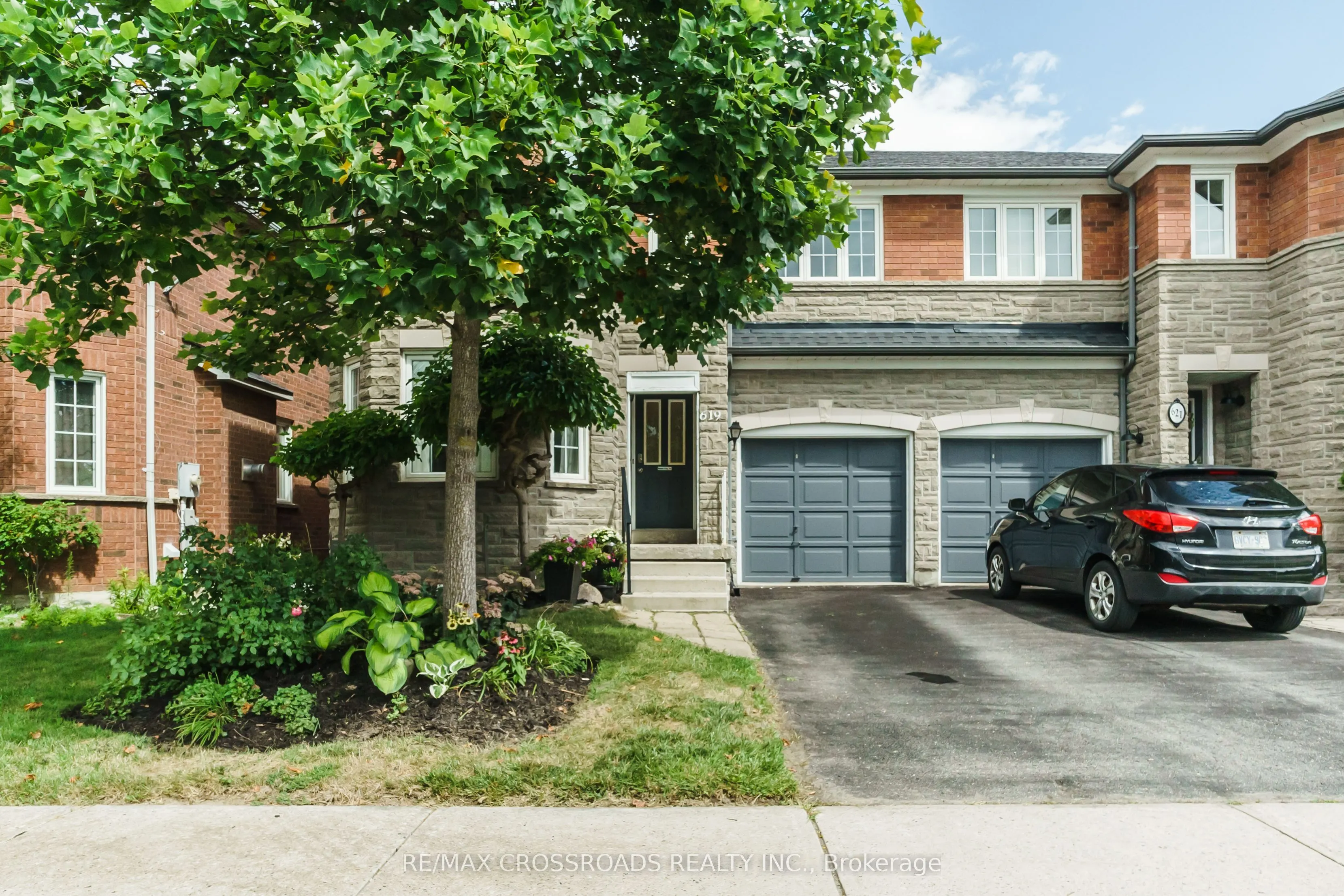 619 Walpole Crescent