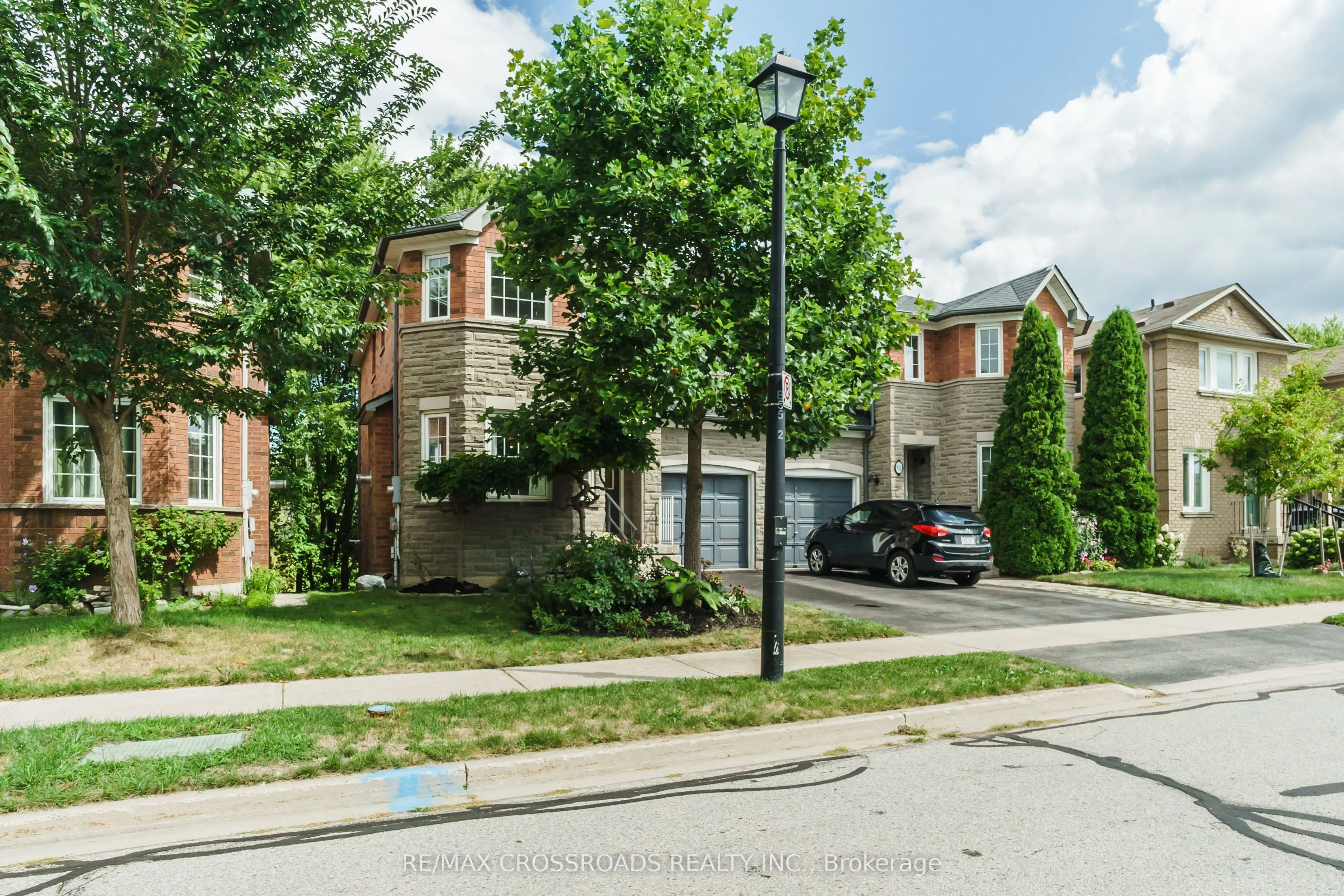619 Walpole Crescent