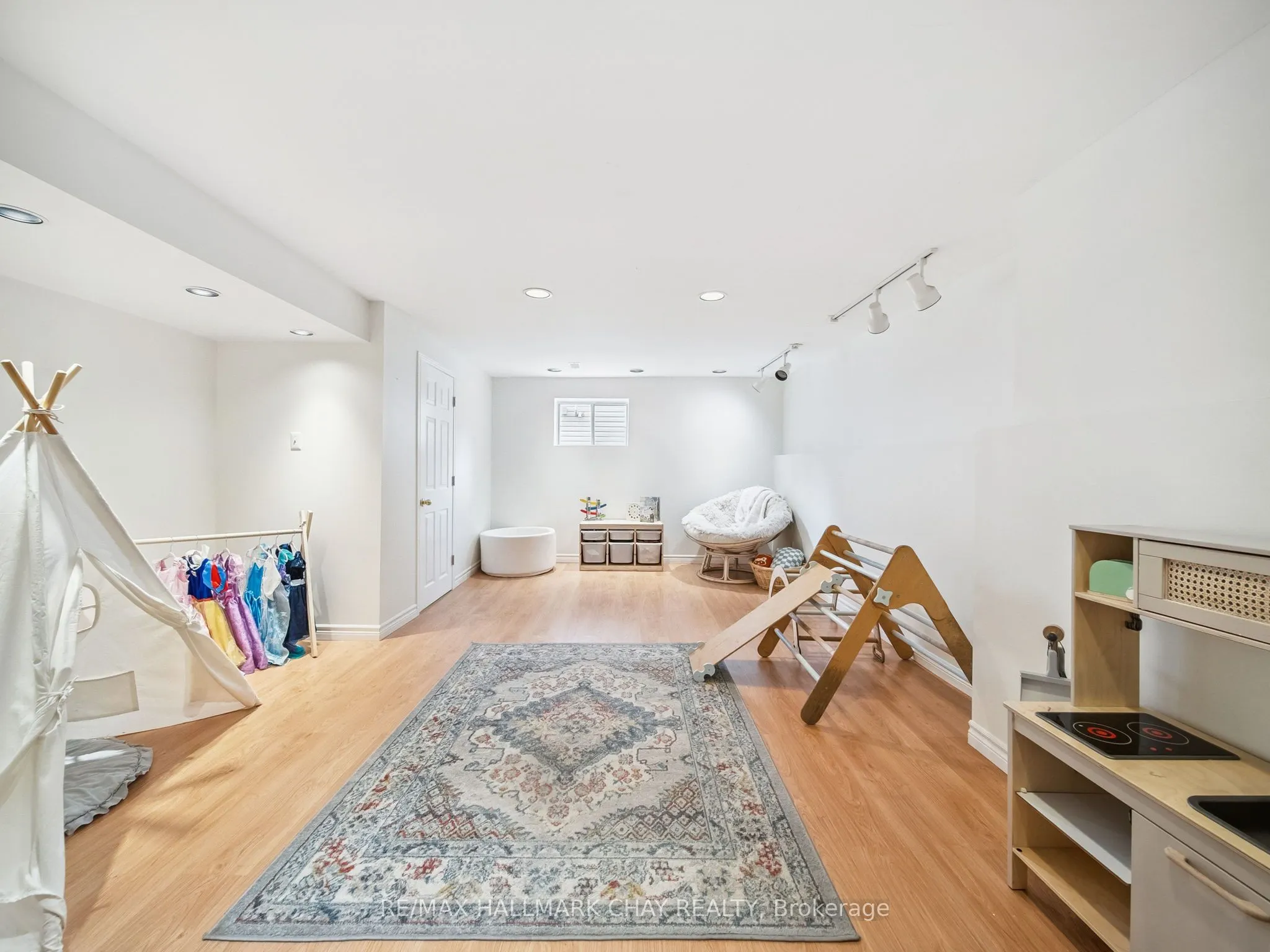 8 Darren Drive