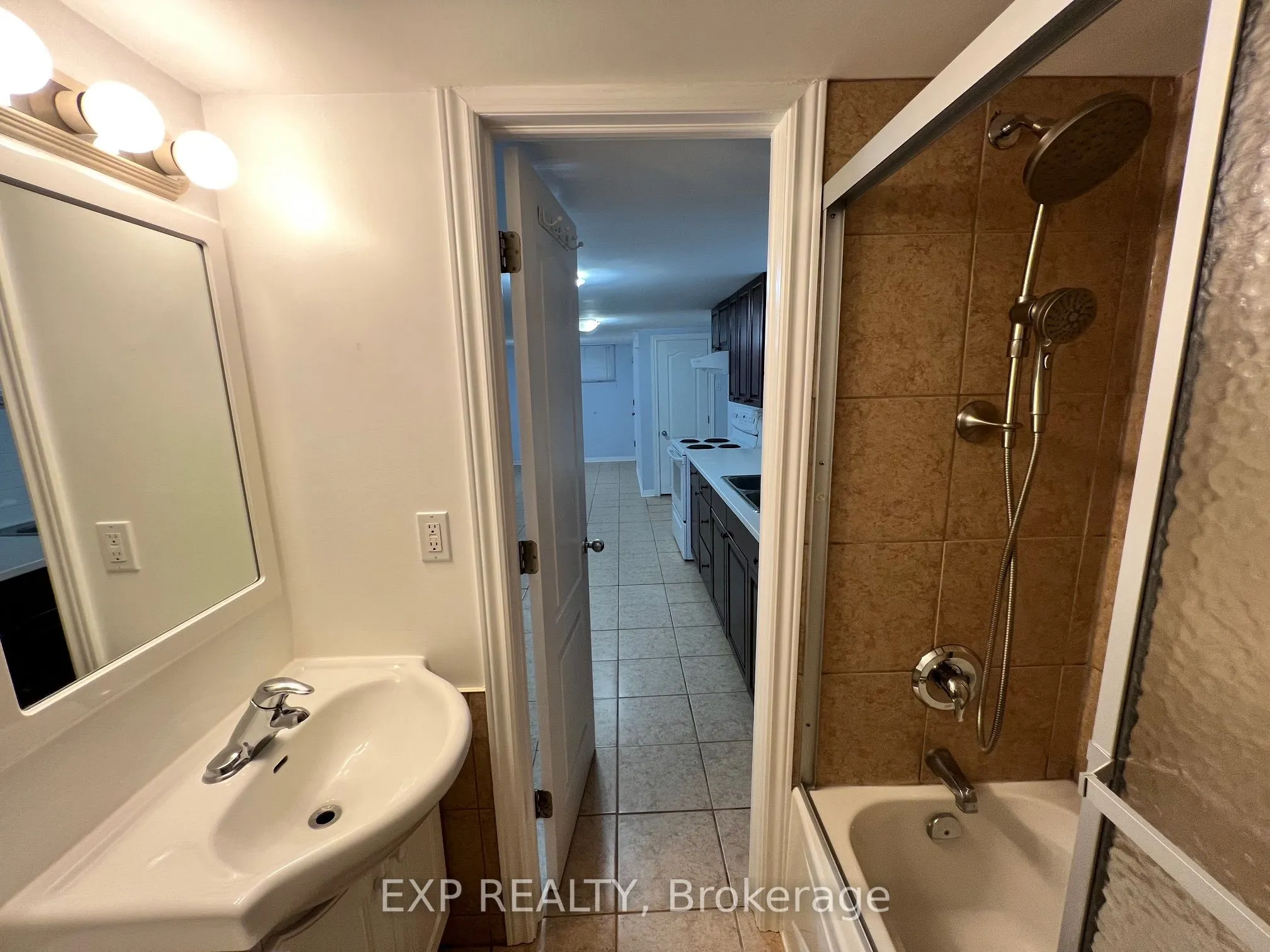 205 Simcoe Road, #Lower