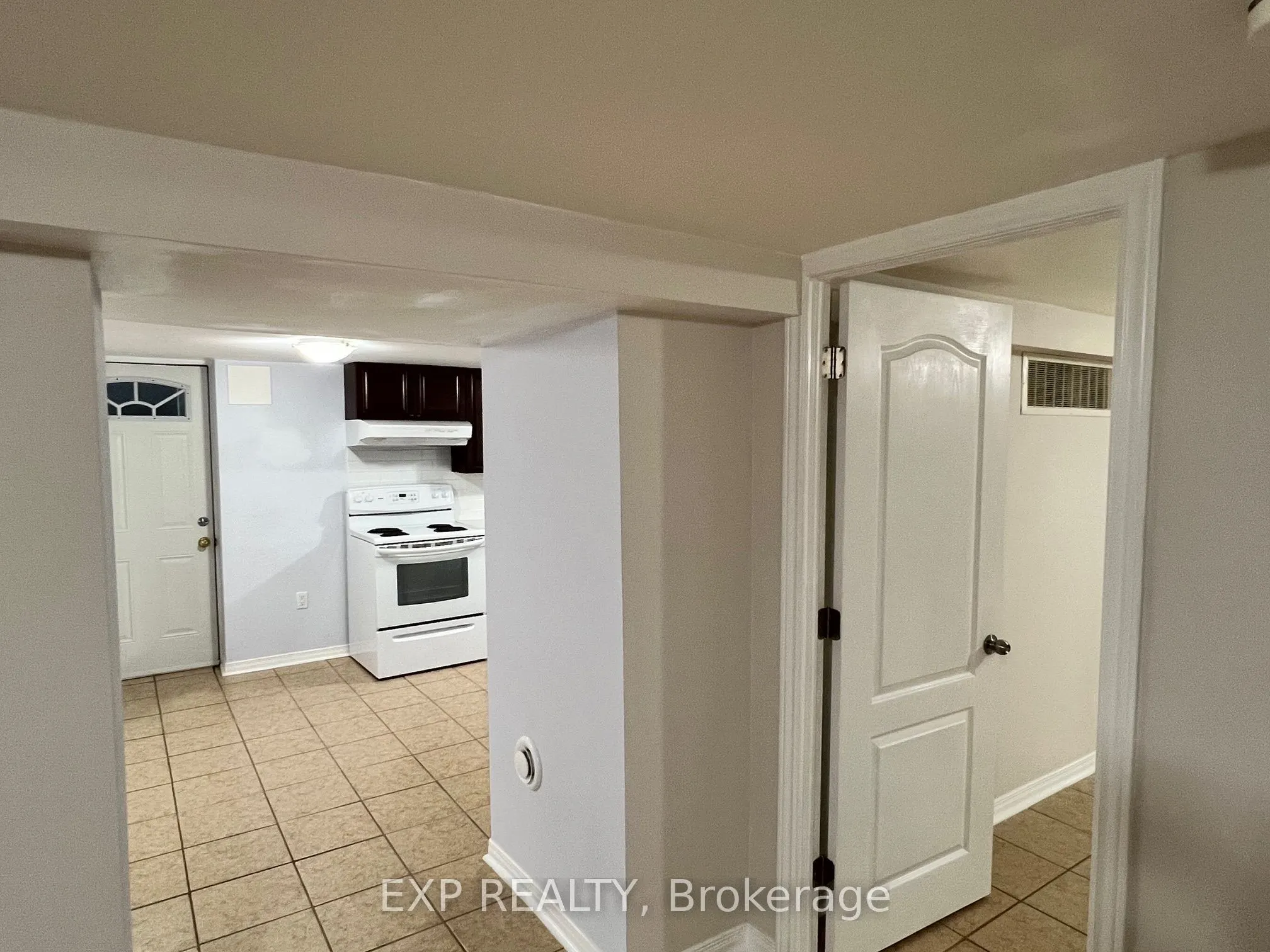205 Simcoe Road, #Lower
