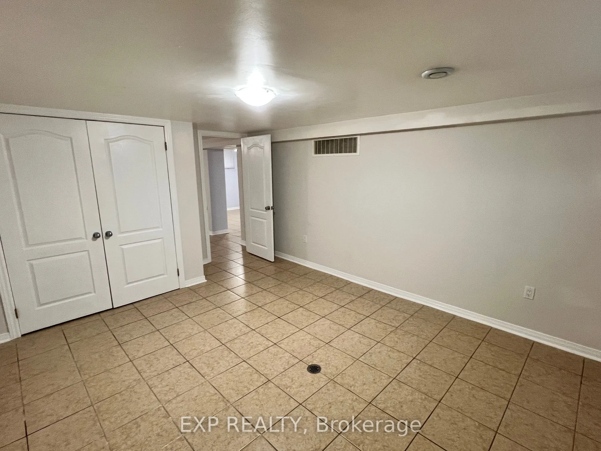205 Simcoe Road, #Lower