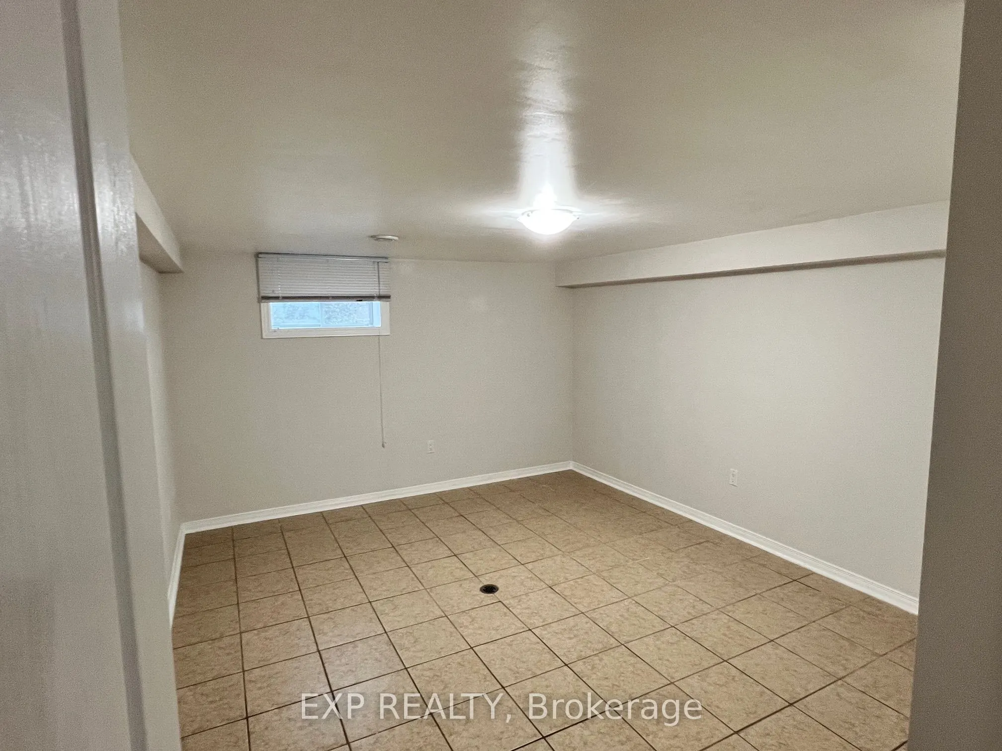 205 Simcoe Road, #Lower