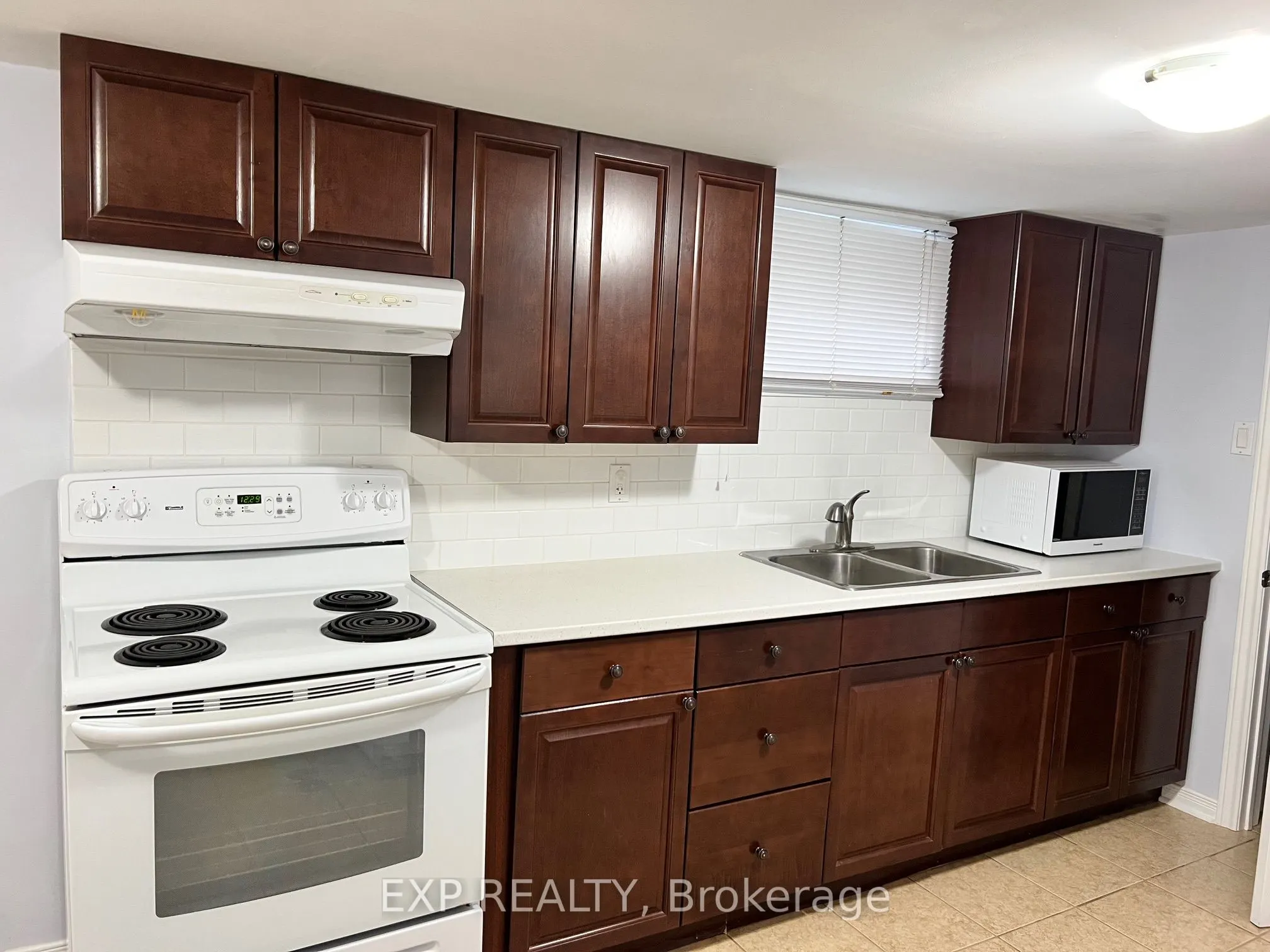 205 Simcoe Road, #Lower