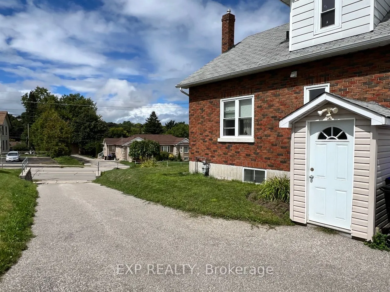 205 Simcoe Road, #Lower