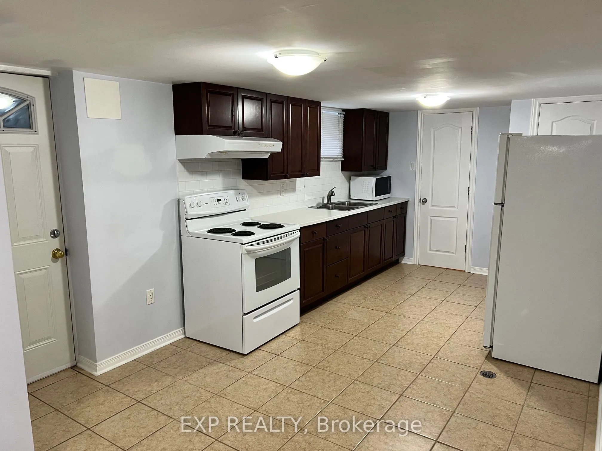 205 Simcoe Road, #Lower