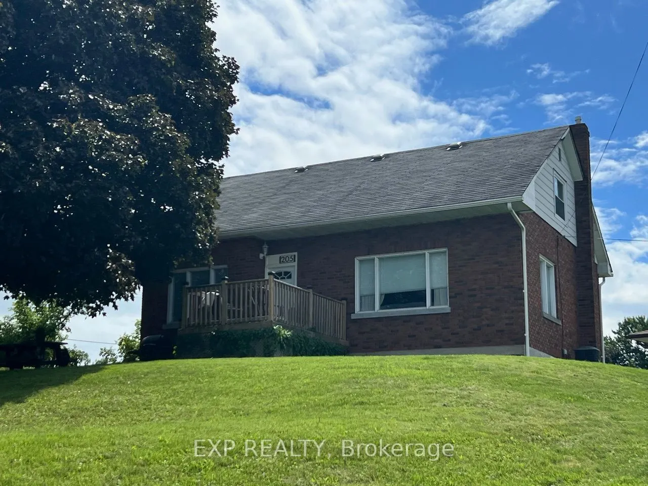 205 Simcoe Road, #Lower