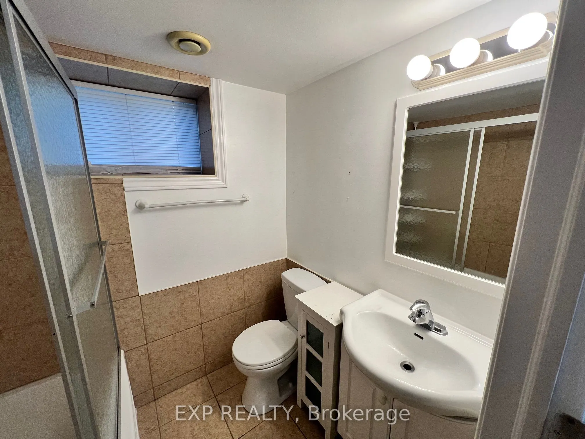 205 Simcoe Road, #Lower