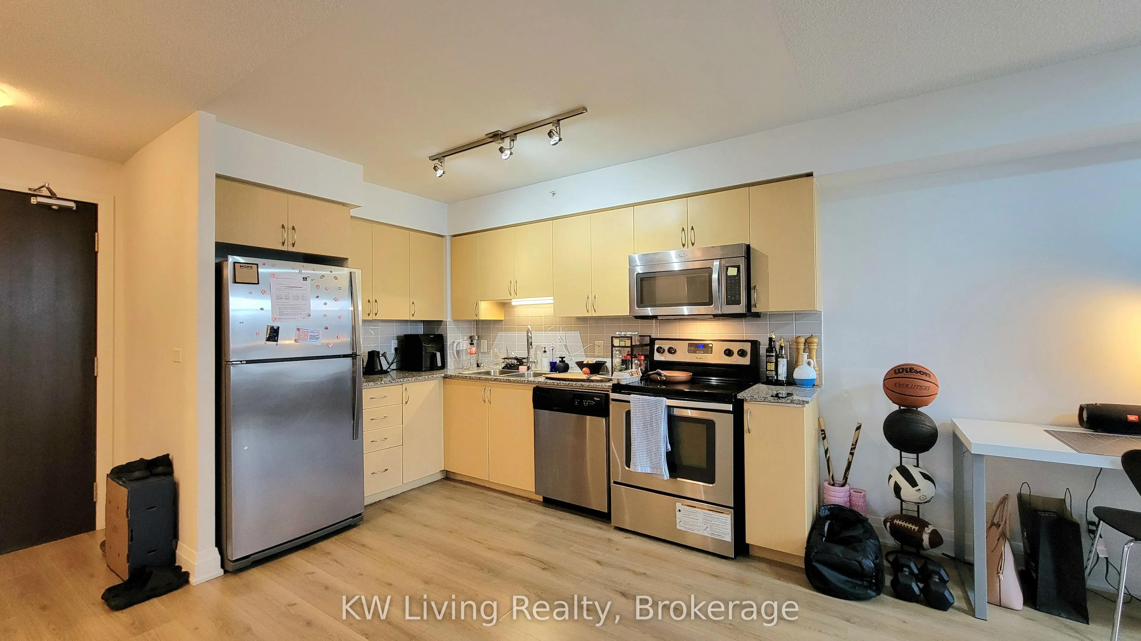 370 Hwy 7 E, #802