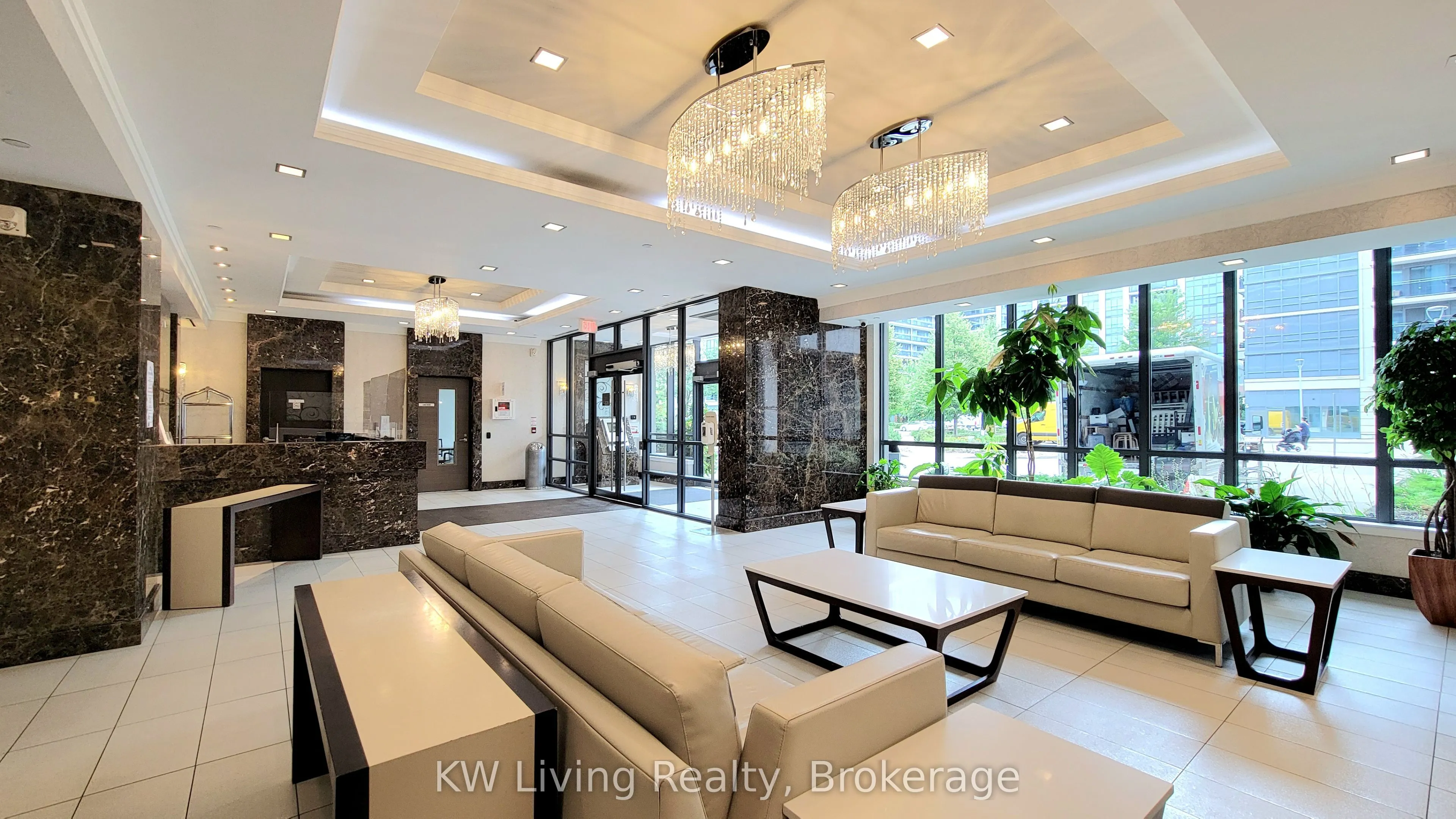 370 Hwy 7 E, #802