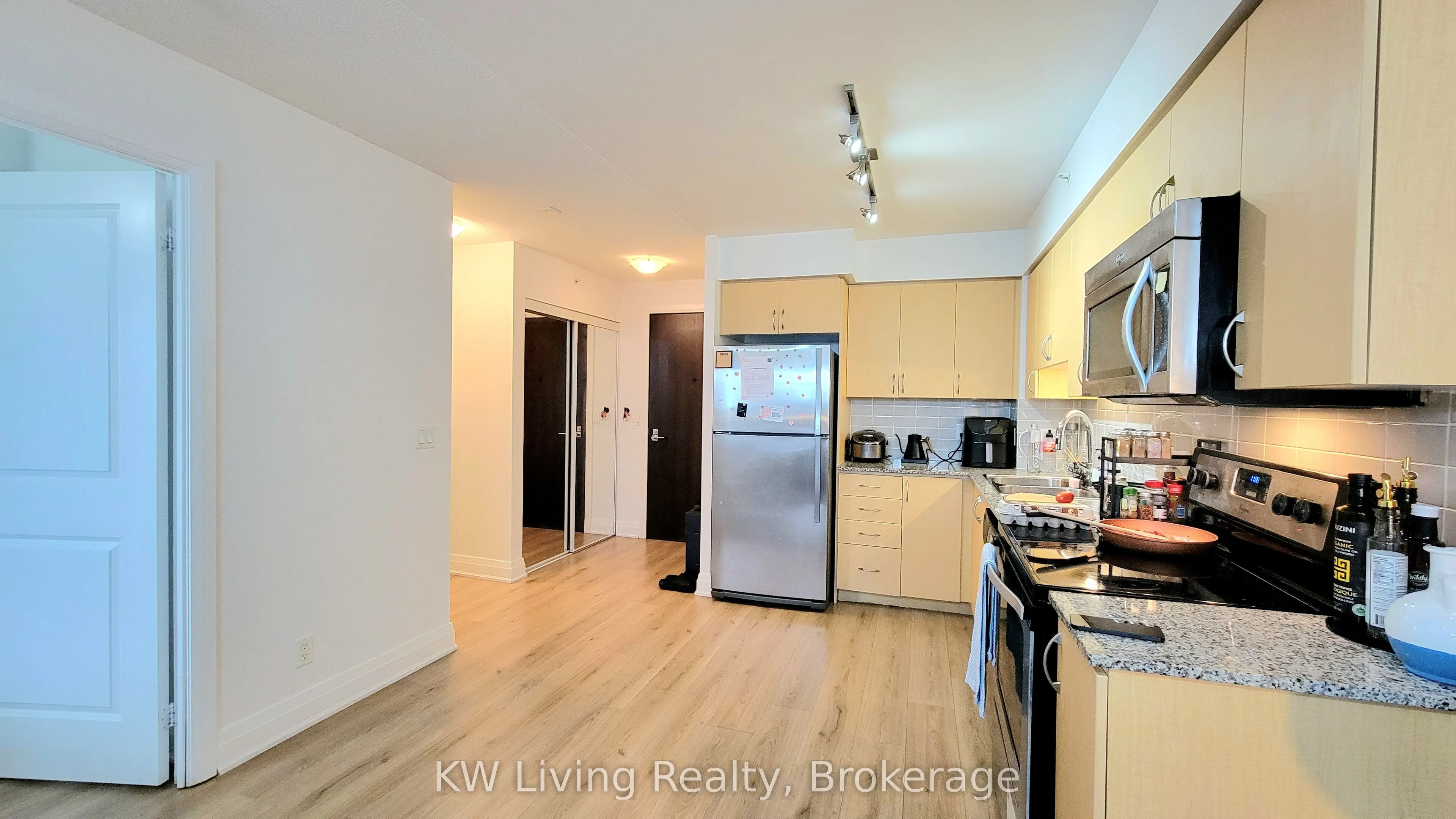 370 Hwy 7 E, #802