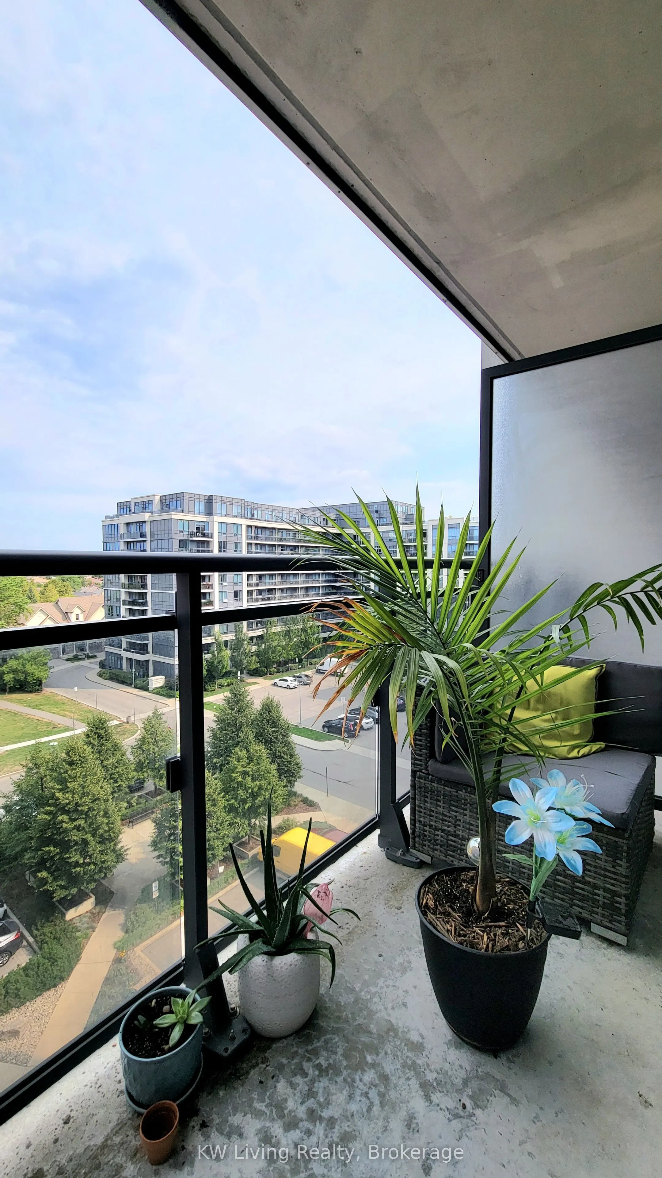 370 Hwy 7 E, #802