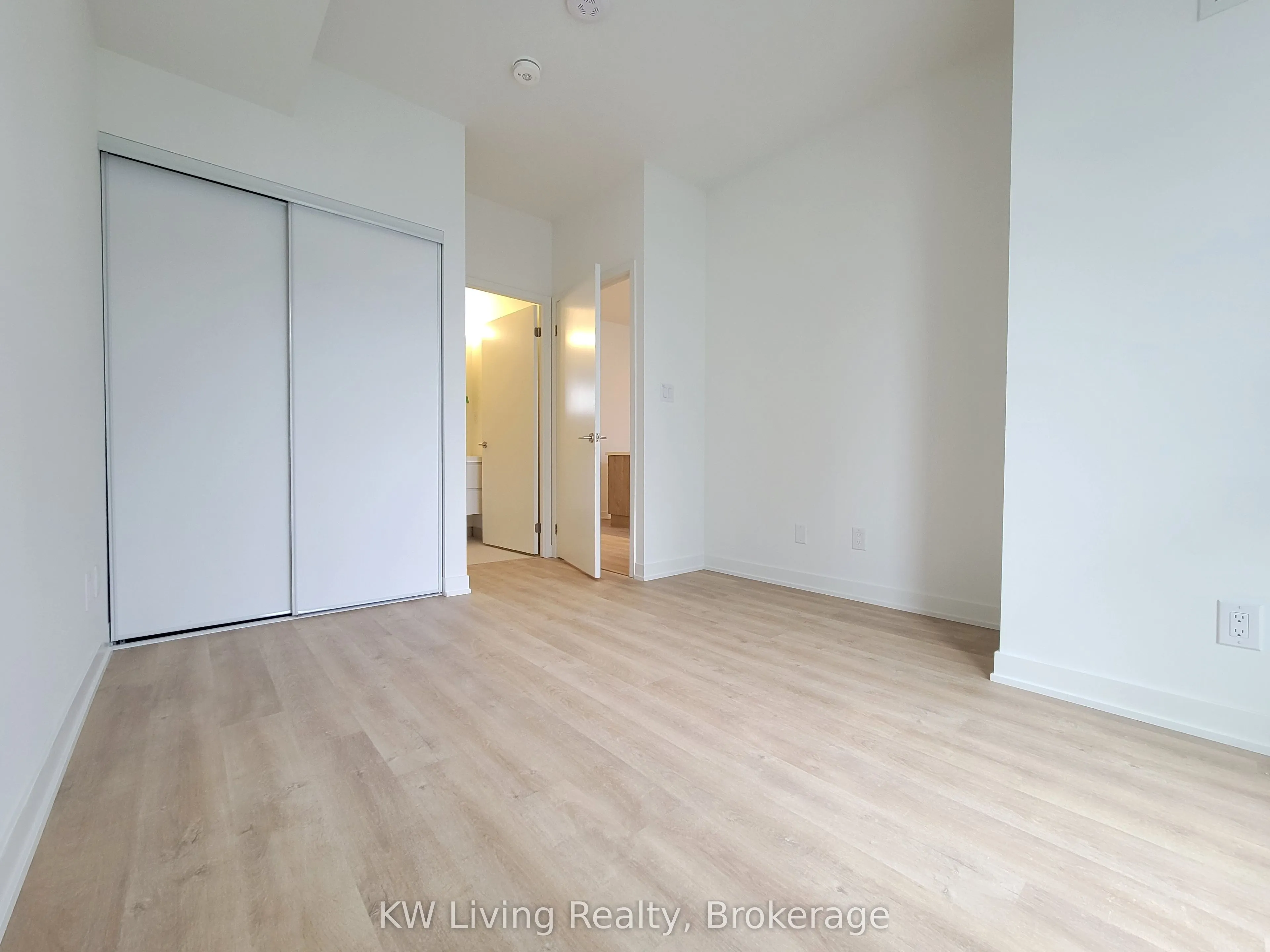 8119 Birchmount Road, #913