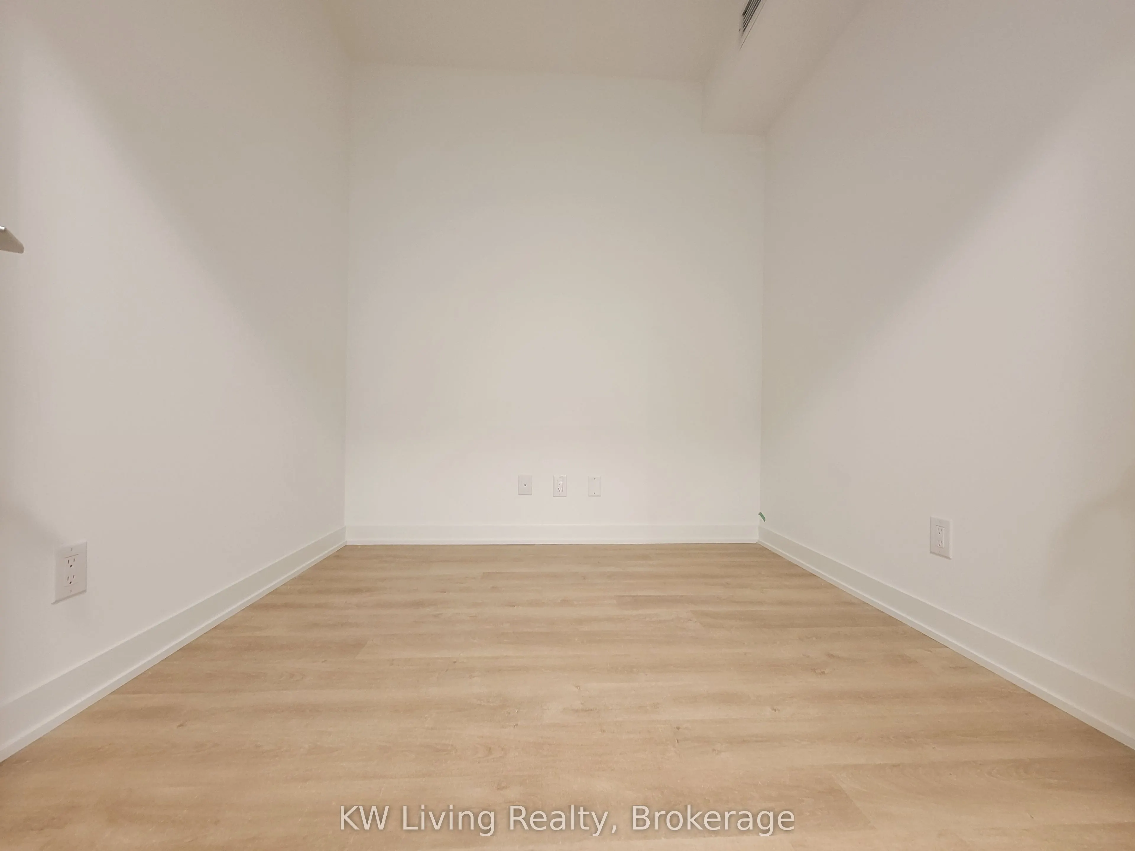 8119 Birchmount Road, #913