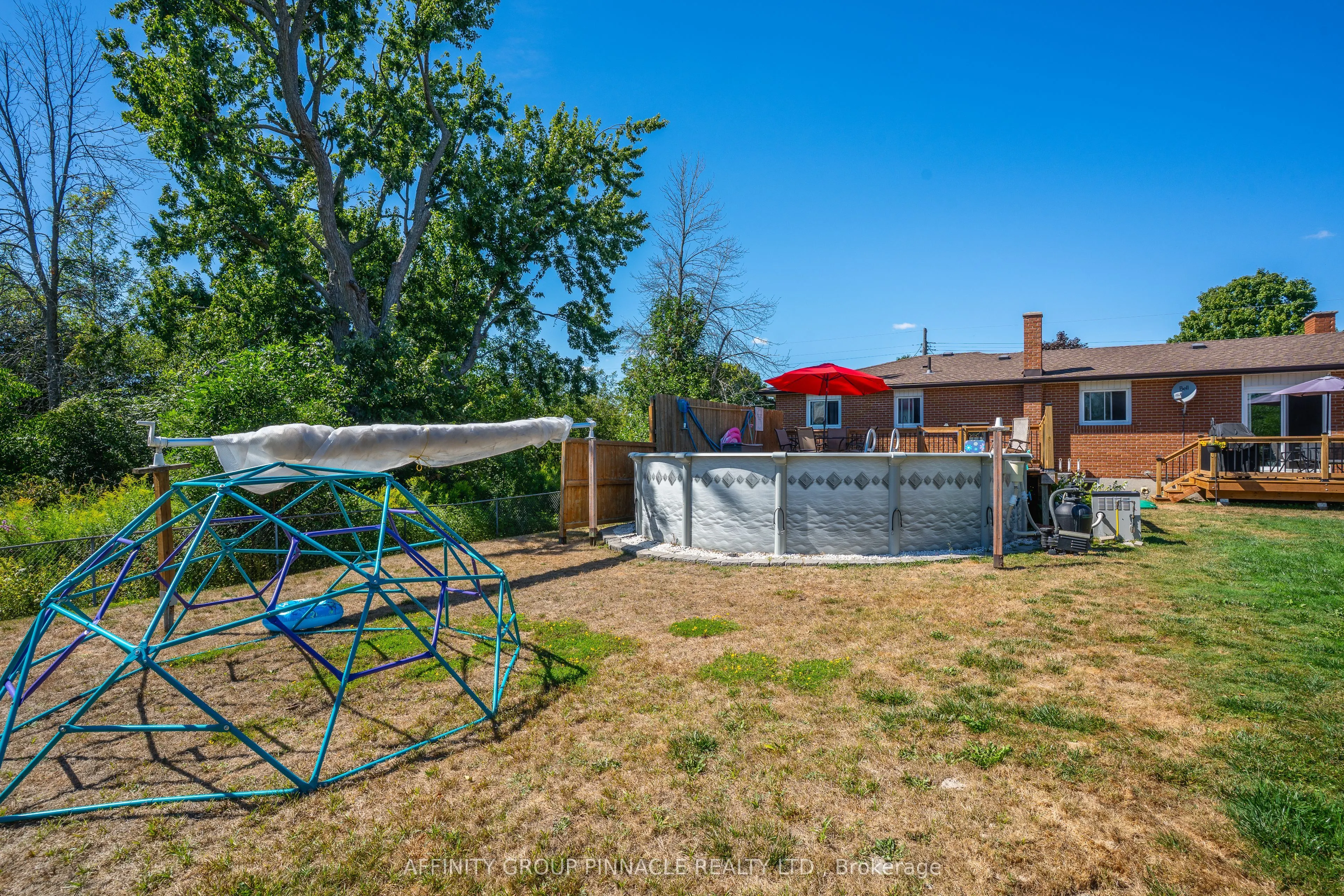227 Cameron Street E