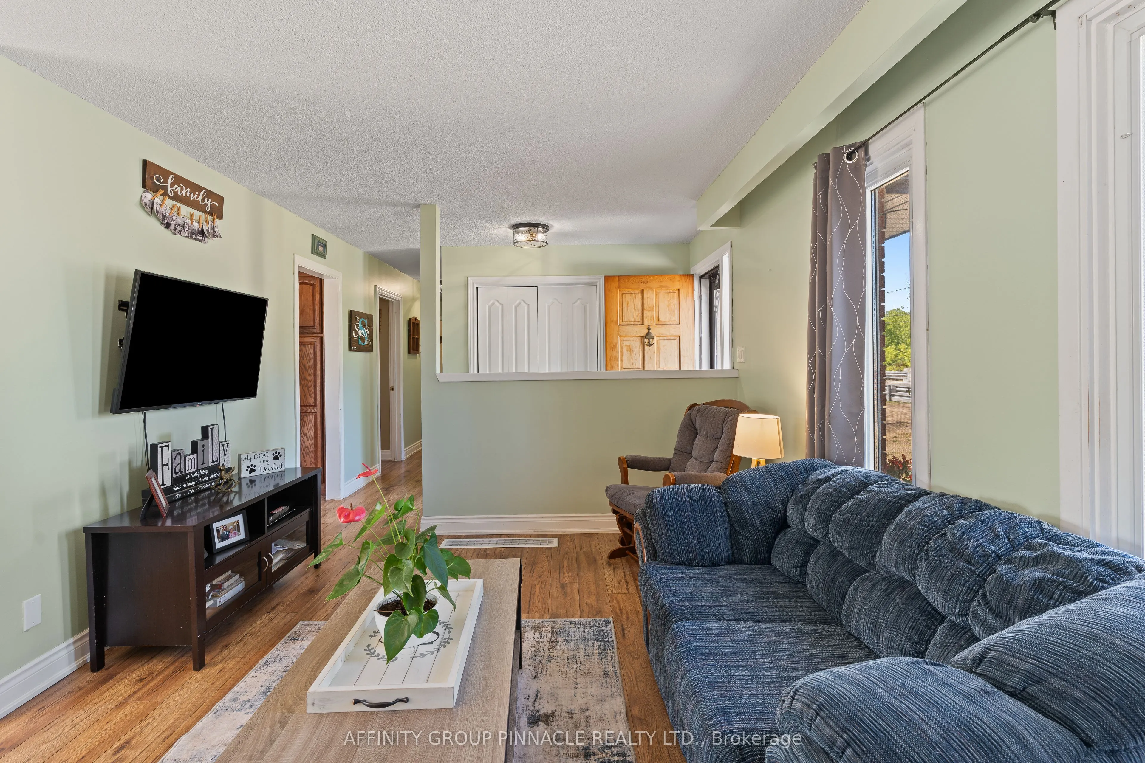 227 Cameron Street E