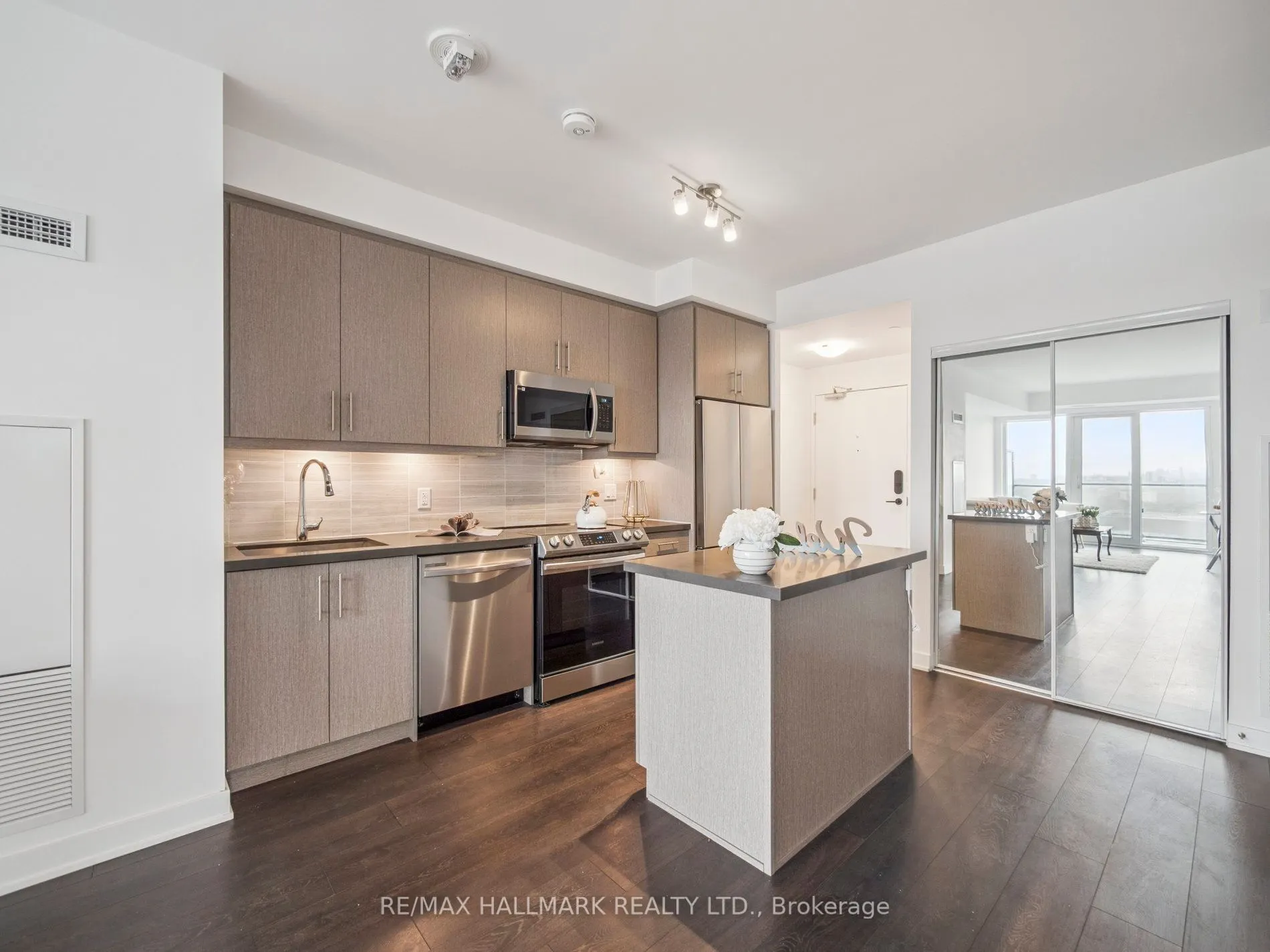 105 Oneida Crescent, #2708