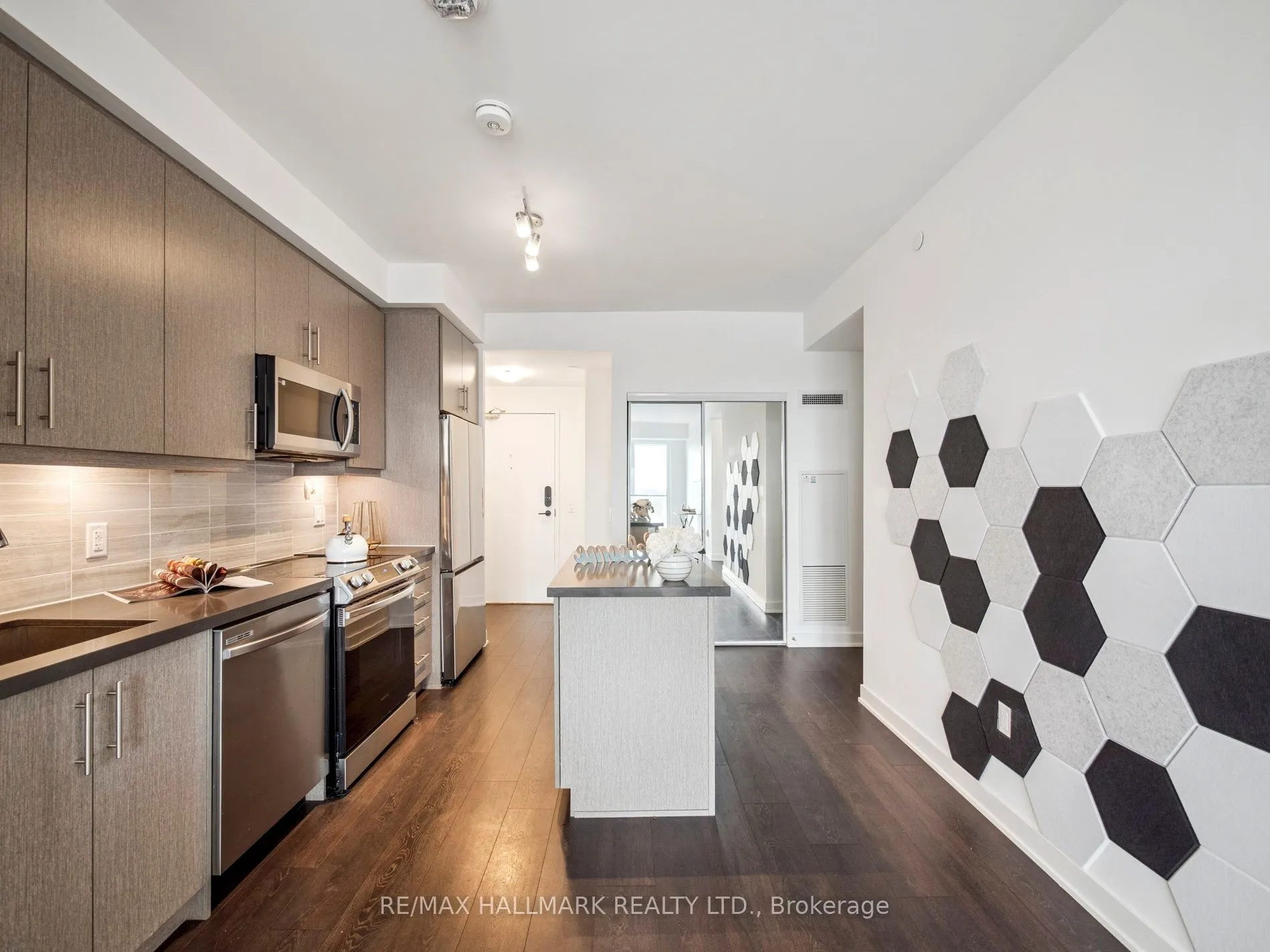105 Oneida Crescent, #2708
