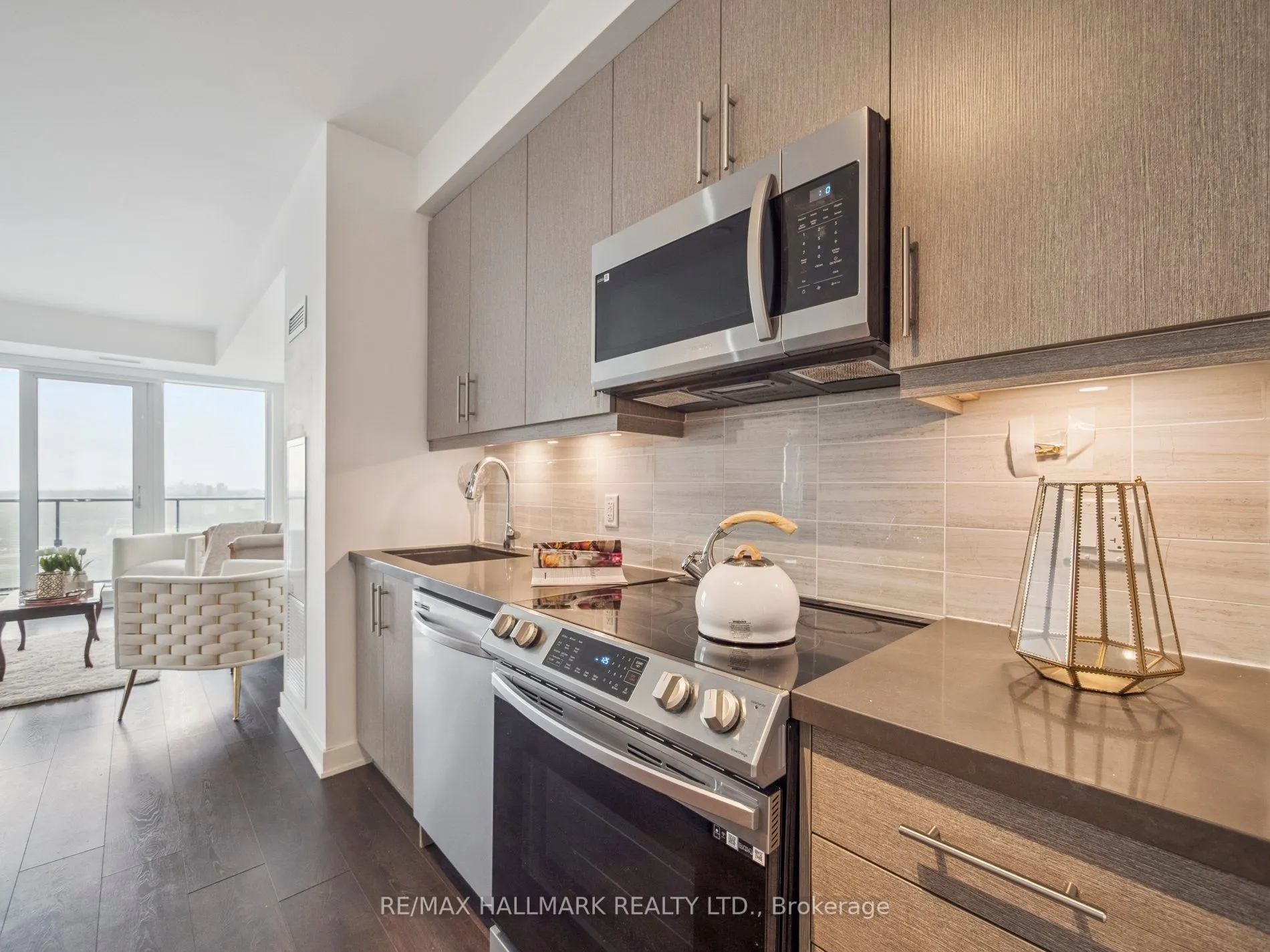 105 Oneida Crescent, #2708