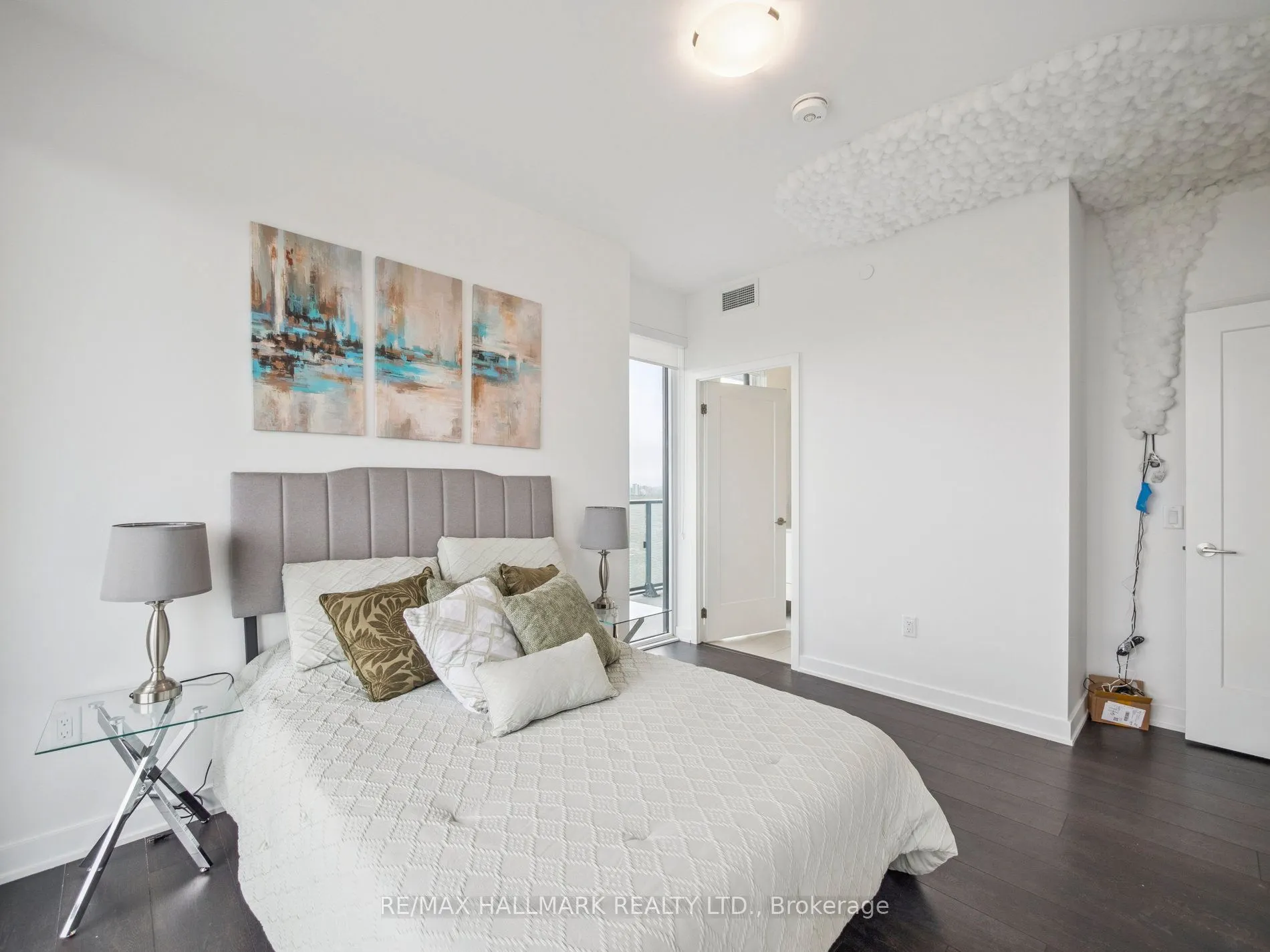 105 Oneida Crescent, #2708
