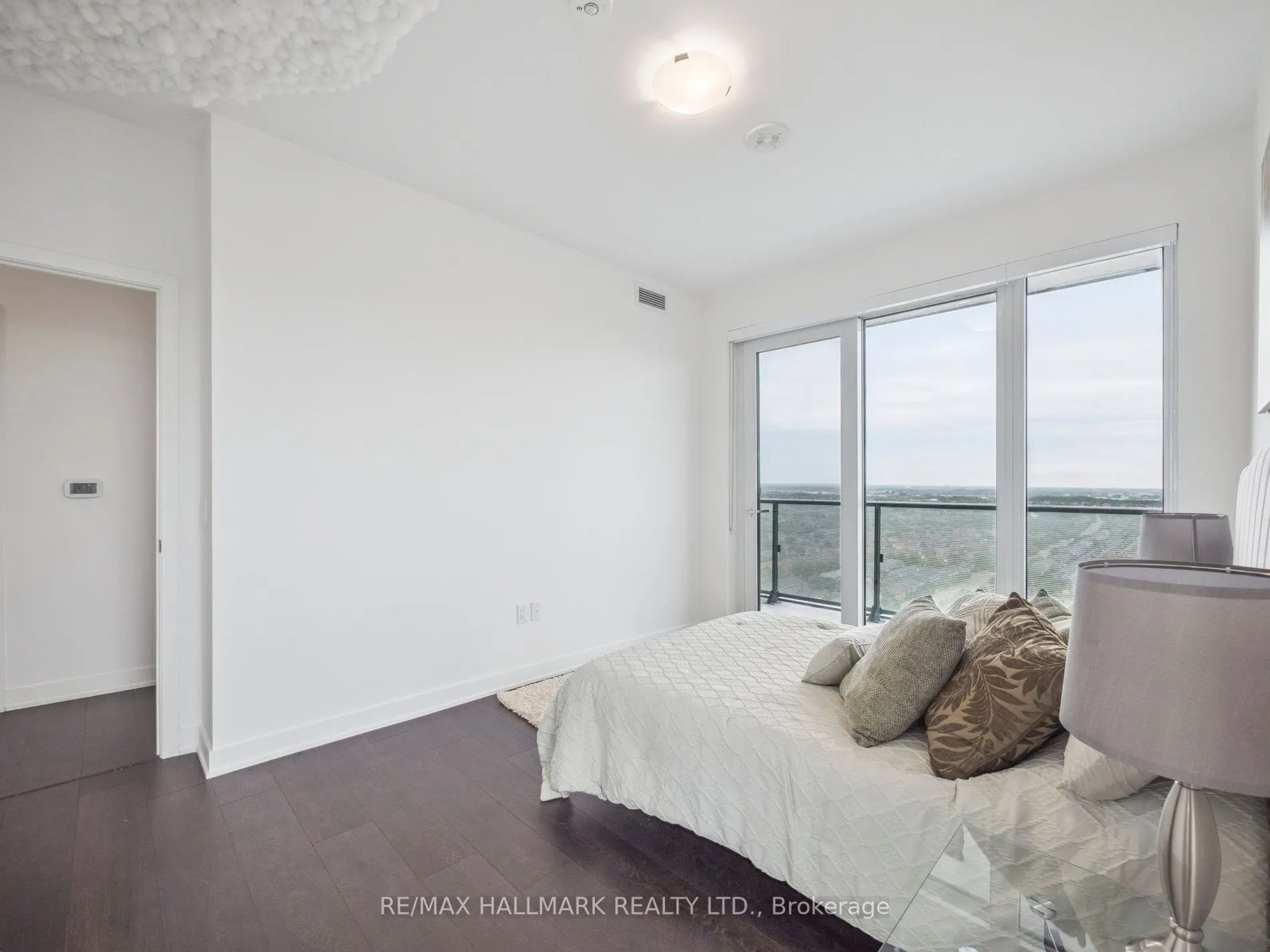 105 Oneida Crescent, #2708