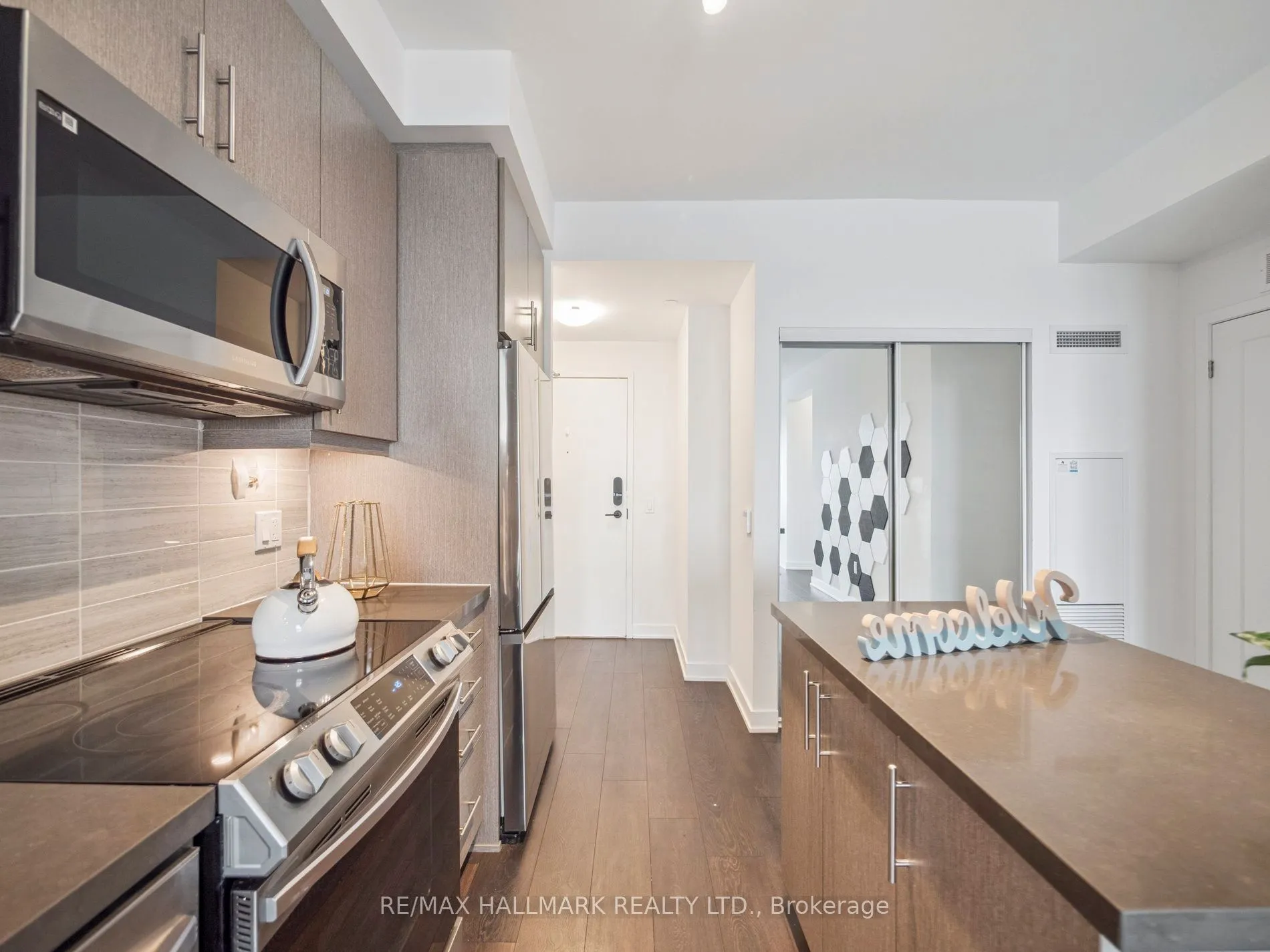 105 Oneida Crescent, #2708