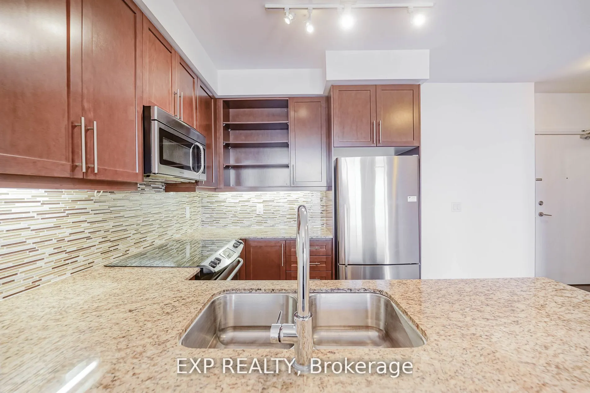 55 Oneida Crescent, #1011