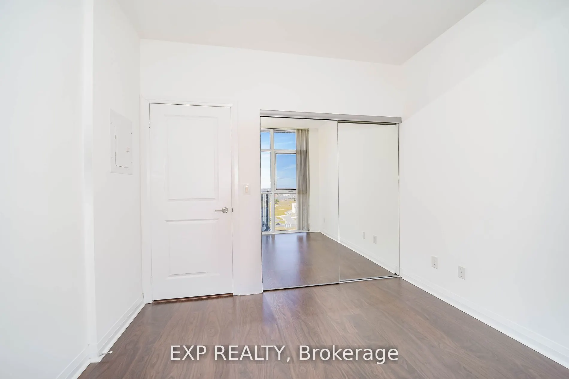 55 Oneida Crescent, #1011