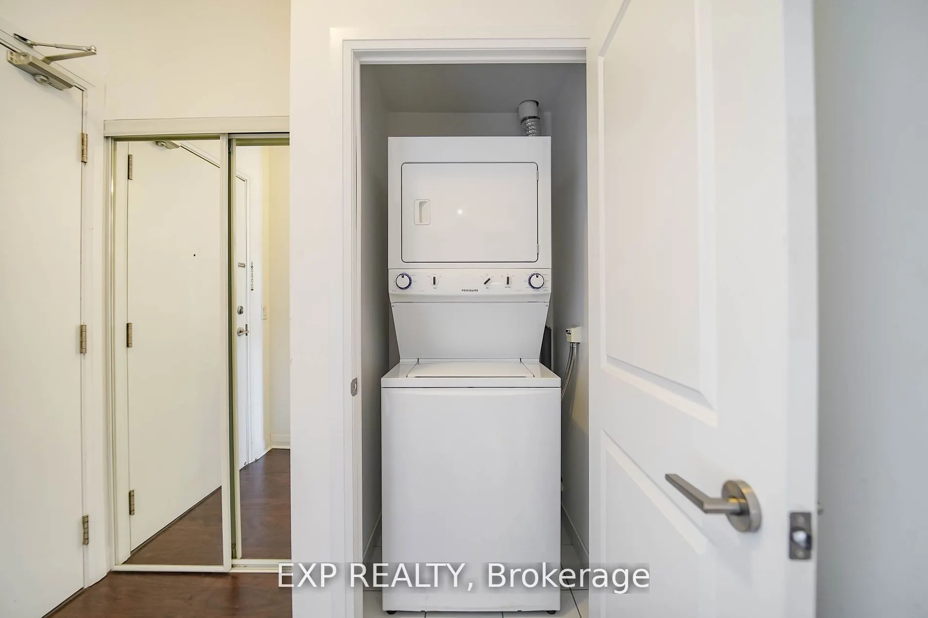 55 Oneida Crescent, #1011