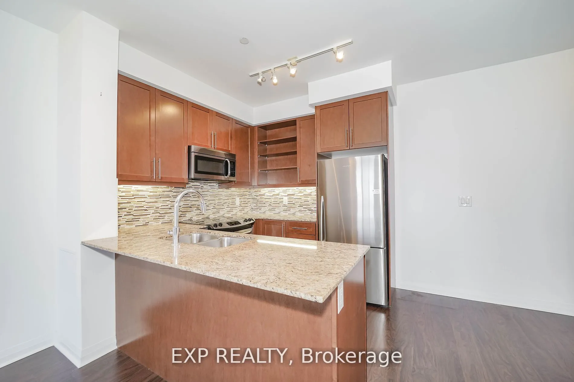 55 Oneida Crescent, #1011