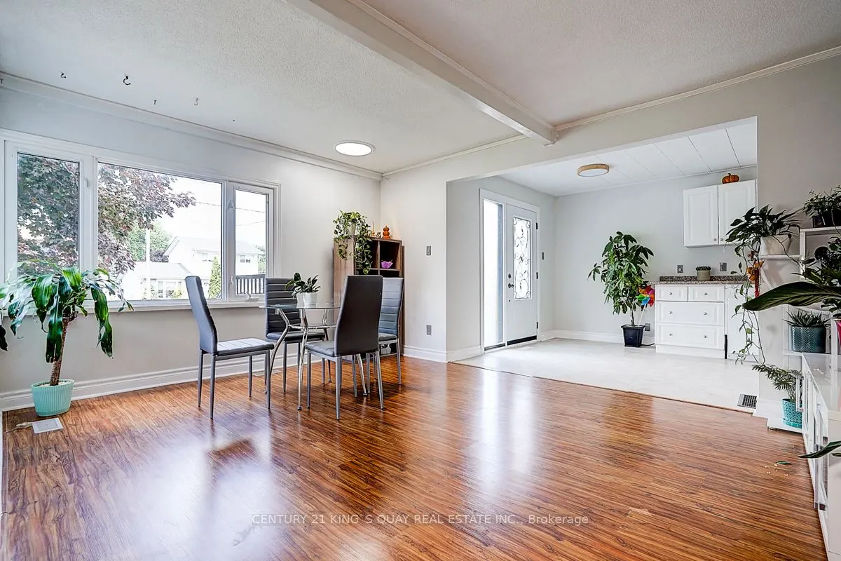 297 Glenwoods Avenue