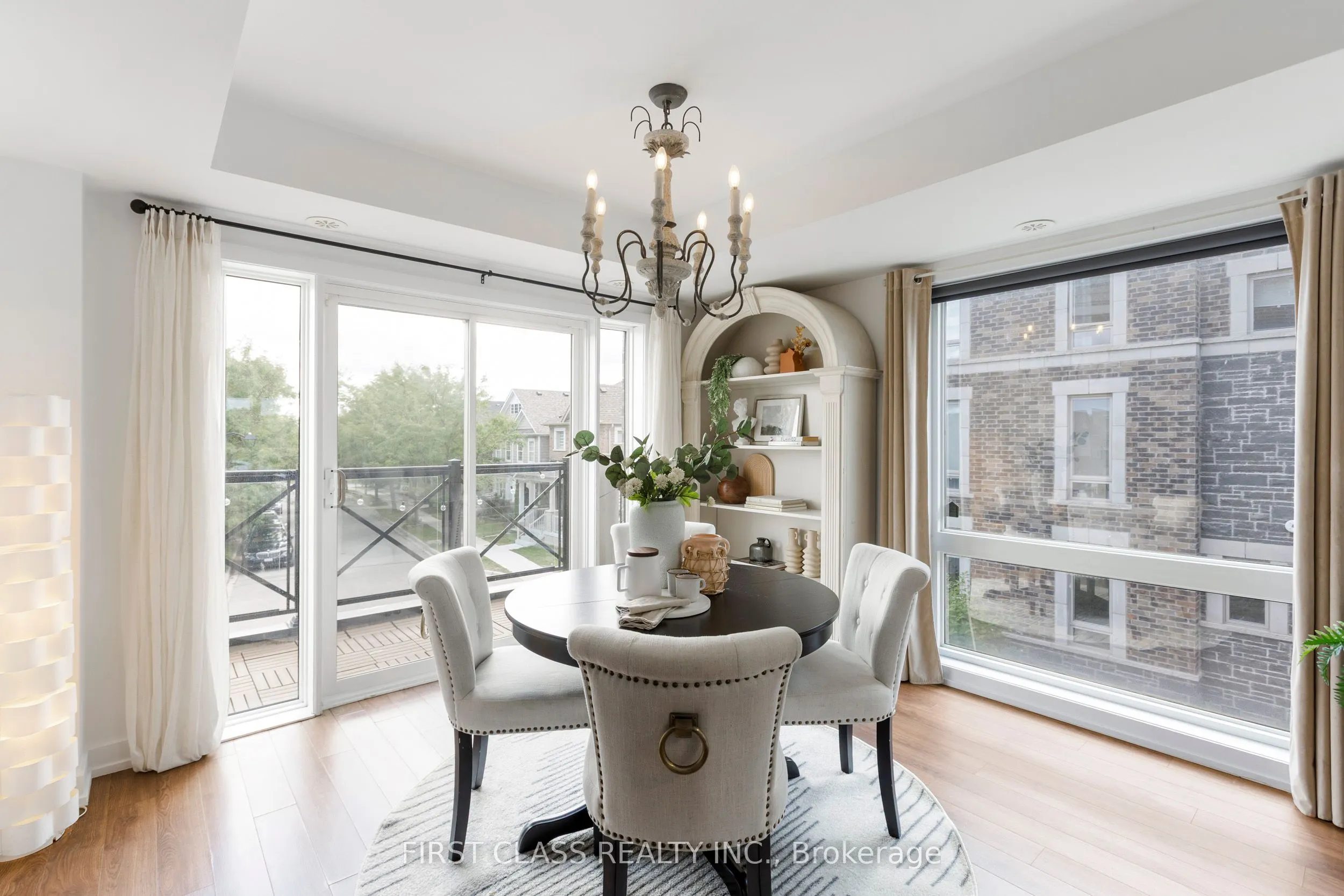 65 Lindcrest Manor, #1102