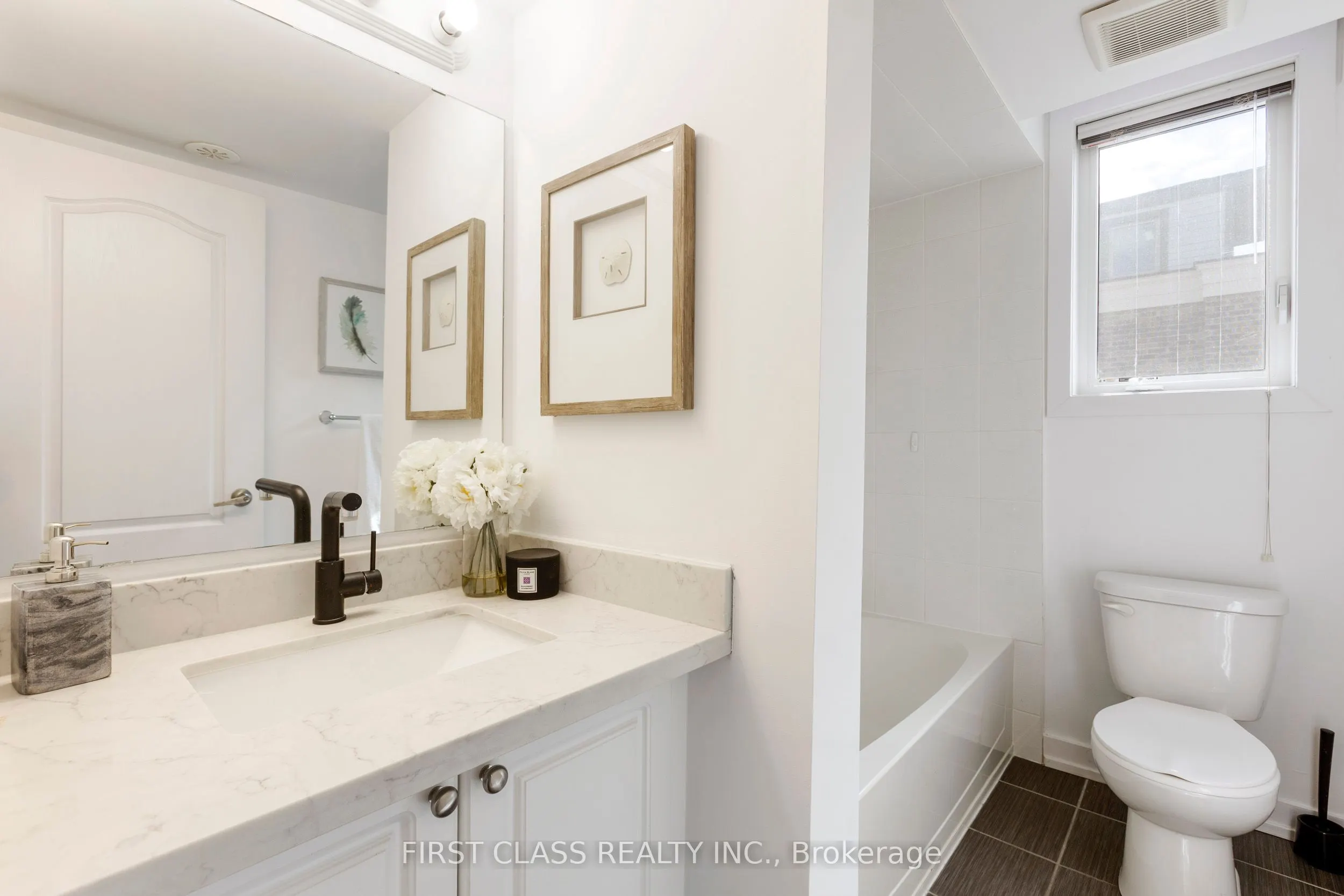 65 Lindcrest Manor, #1102