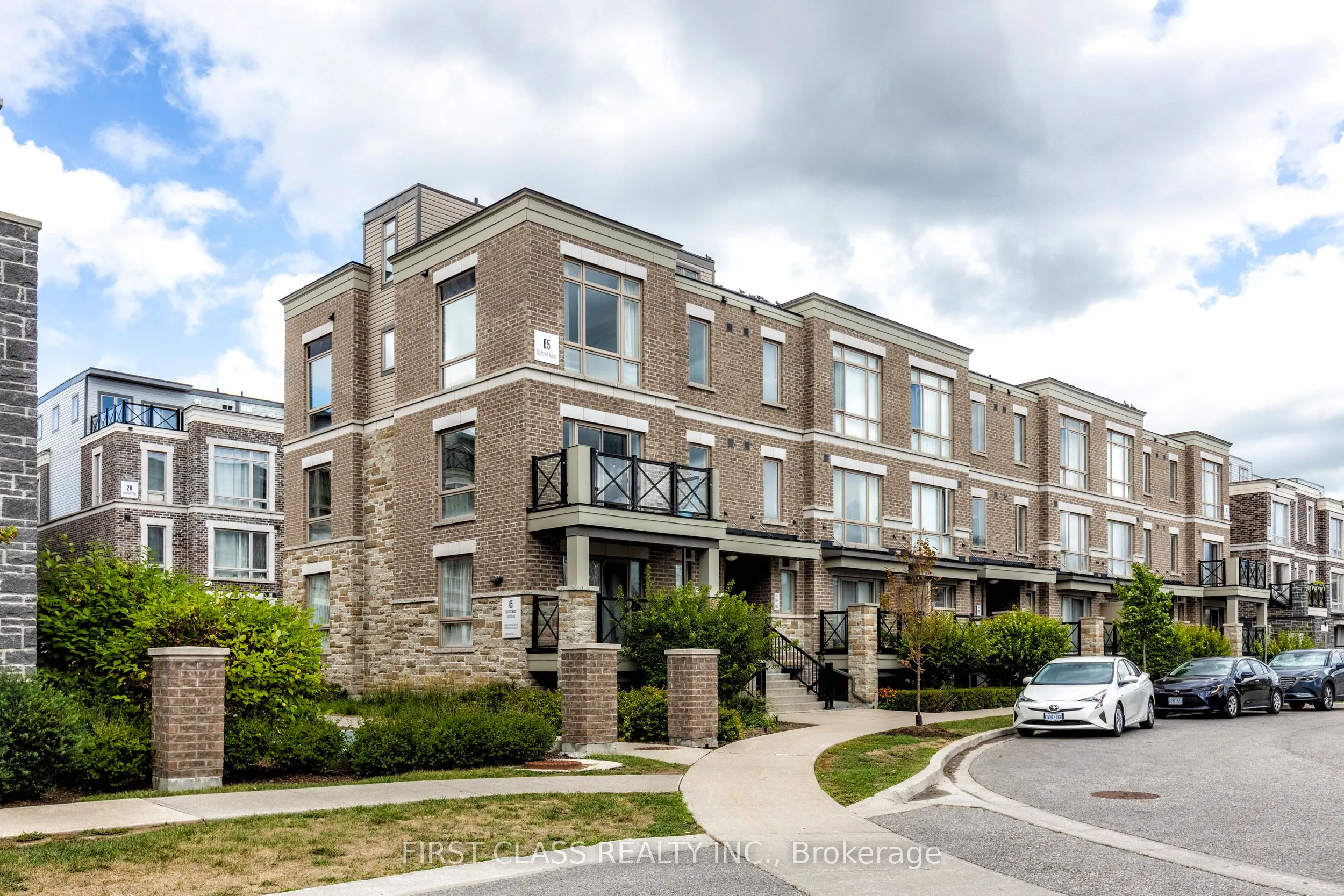 65 Lindcrest Manor, #1102