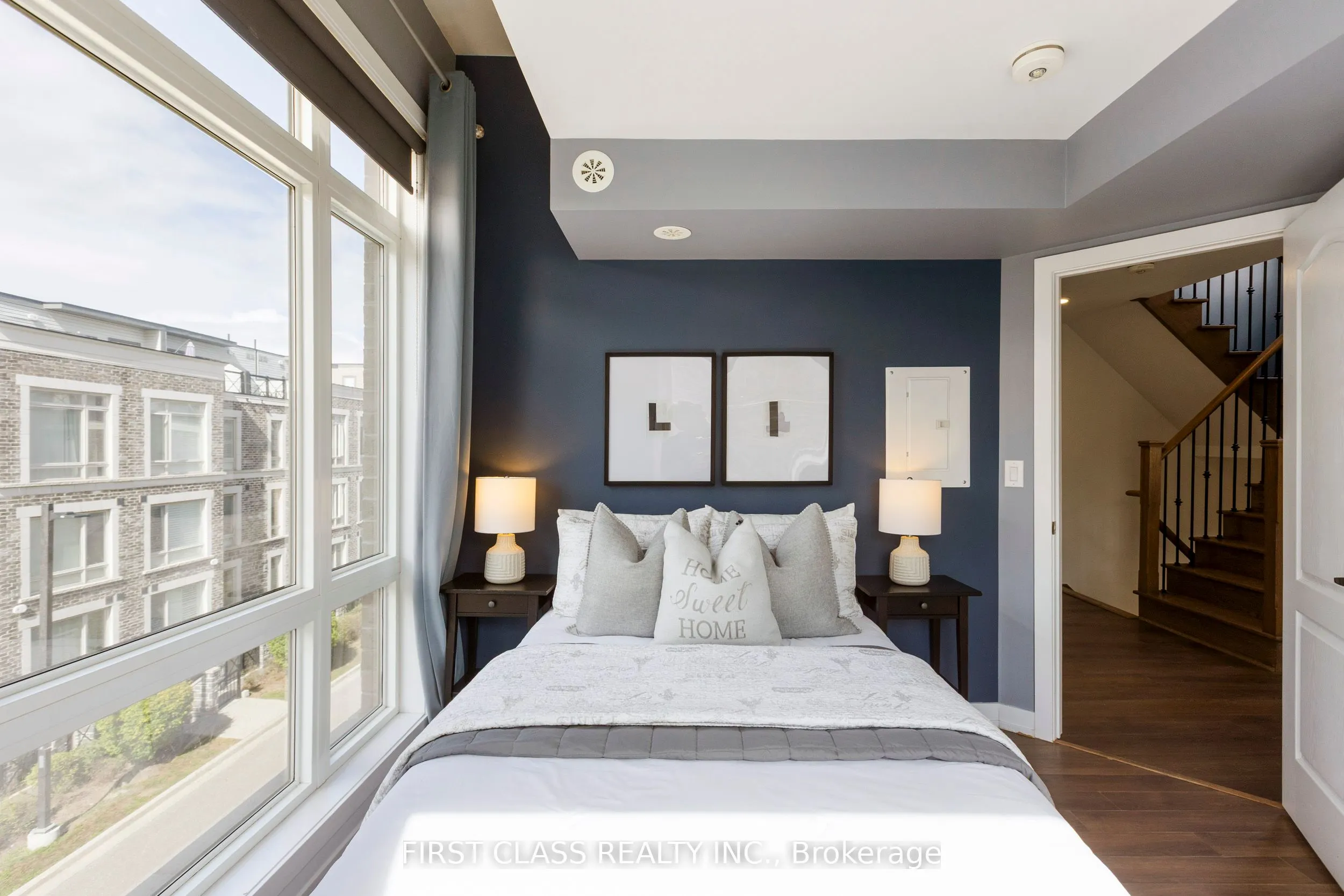 65 Lindcrest Manor, #1102